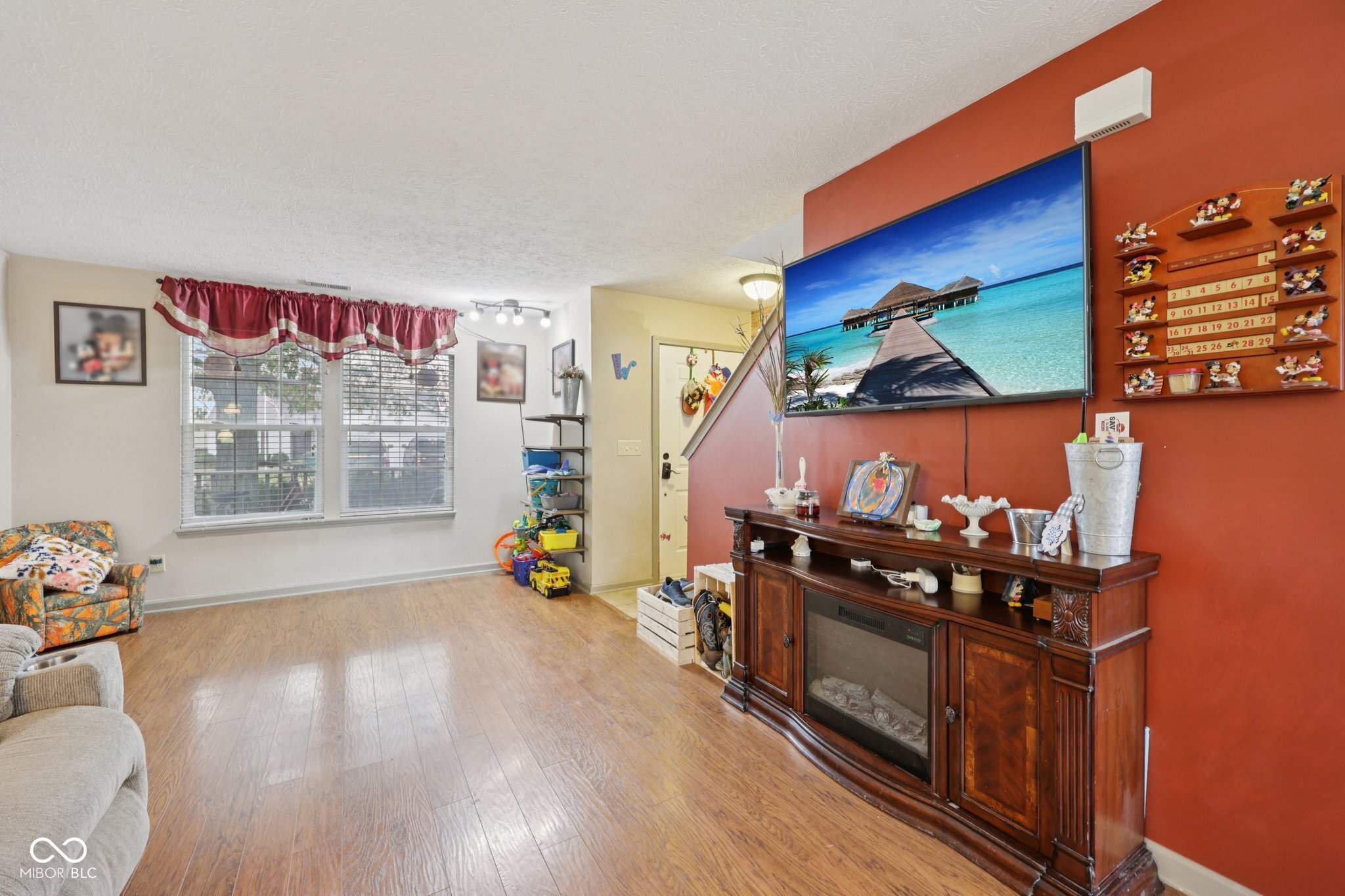 2411 Lakeshore Court