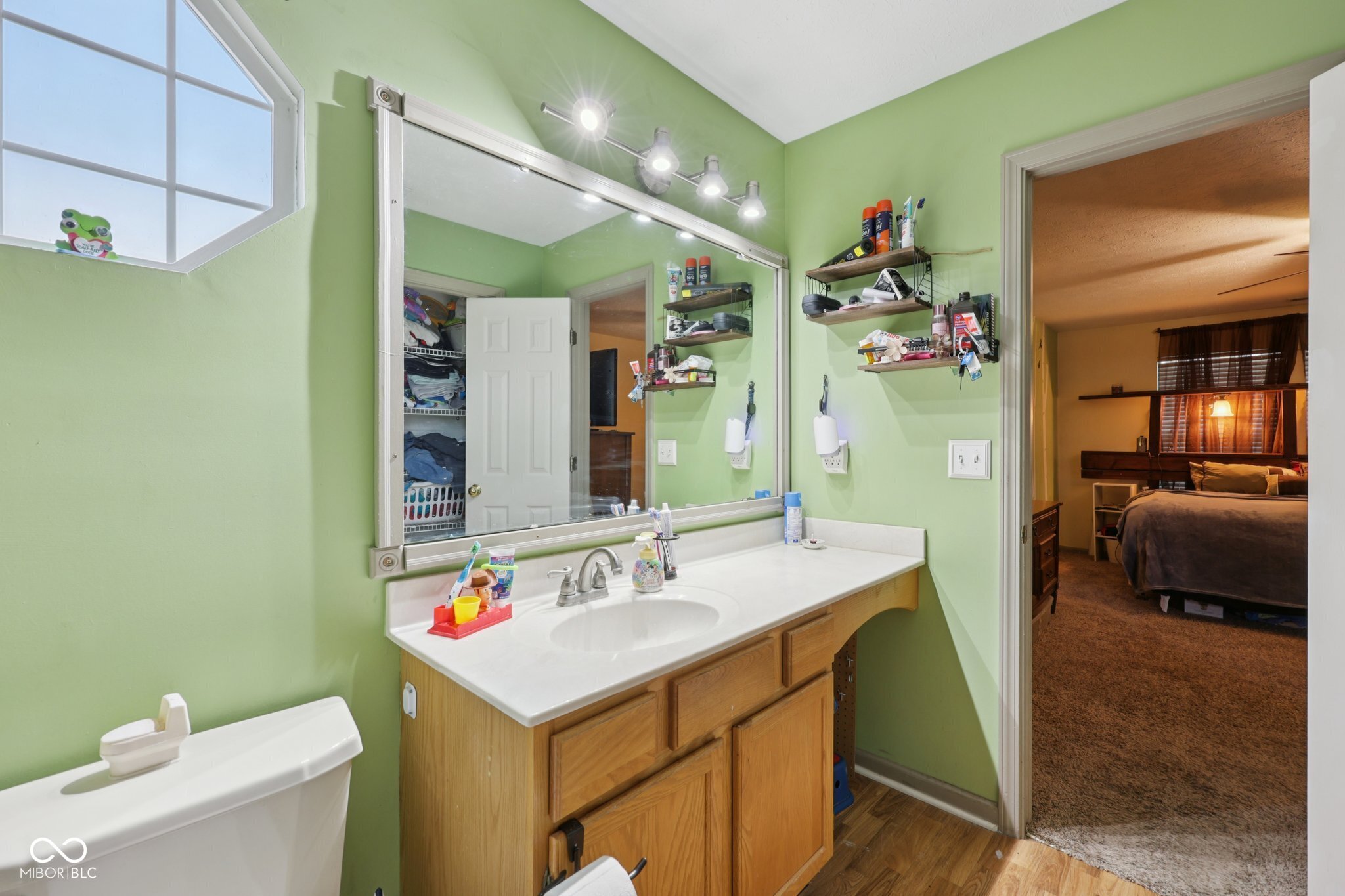 2411 Lakeshore Court