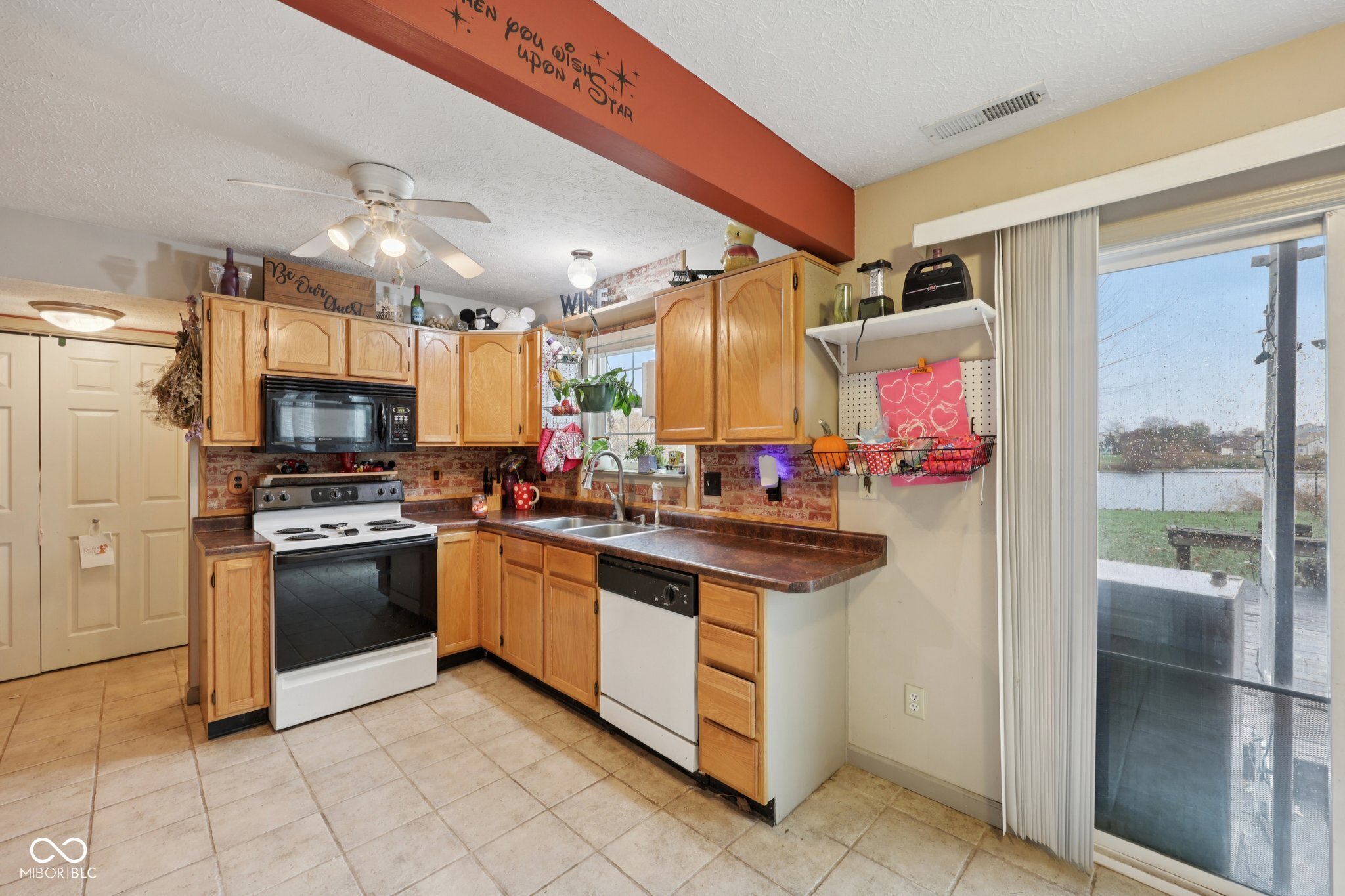 2411 Lakeshore Court