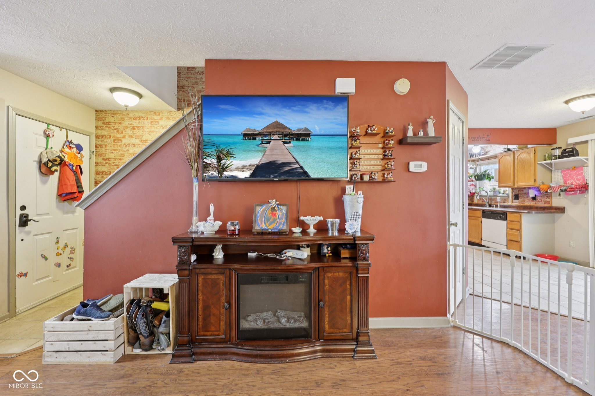 2411 Lakeshore Court