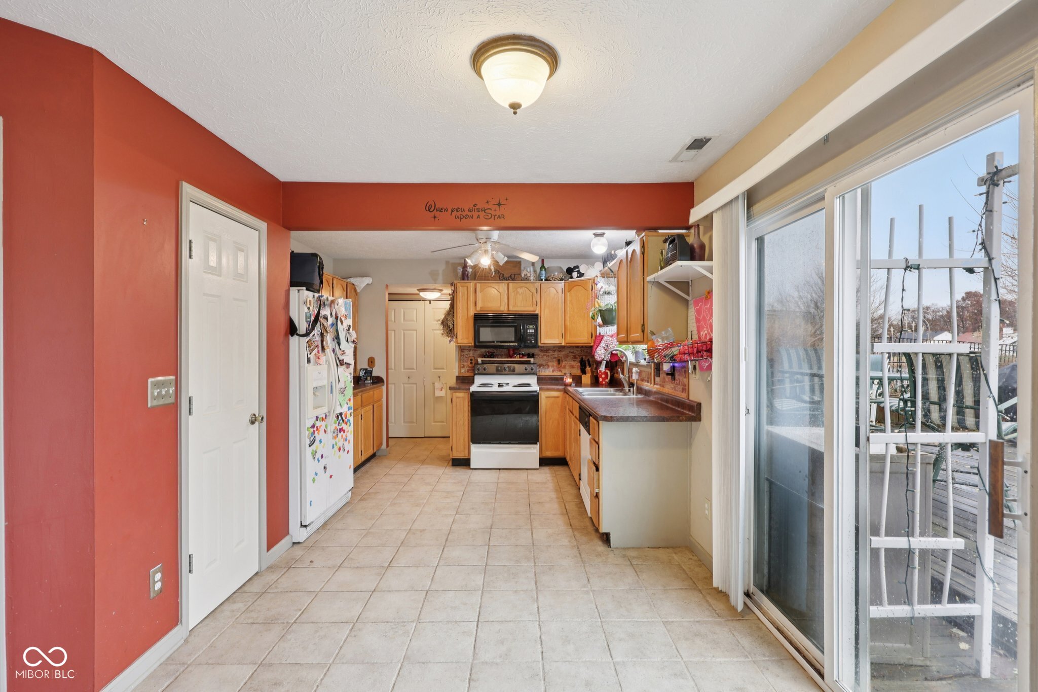 2411 Lakeshore Court