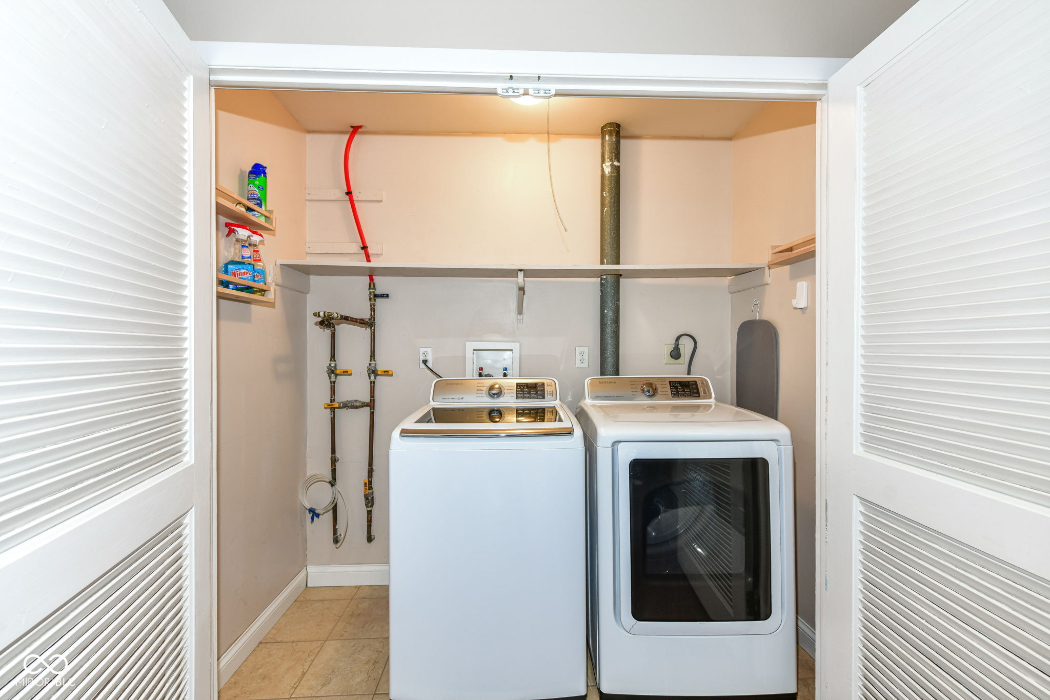 6121 Norwaldo Avenue