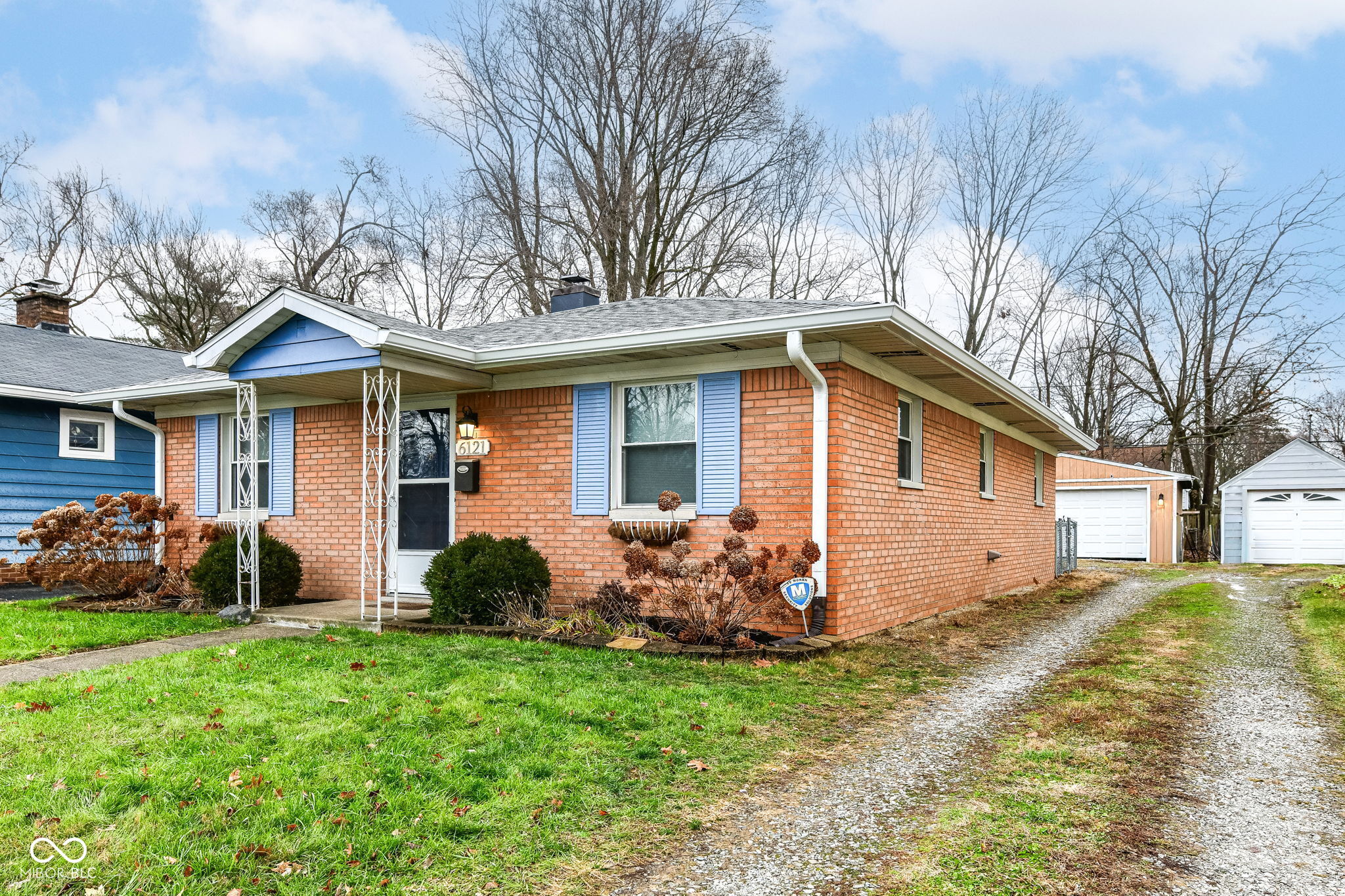 6121 Norwaldo Avenue