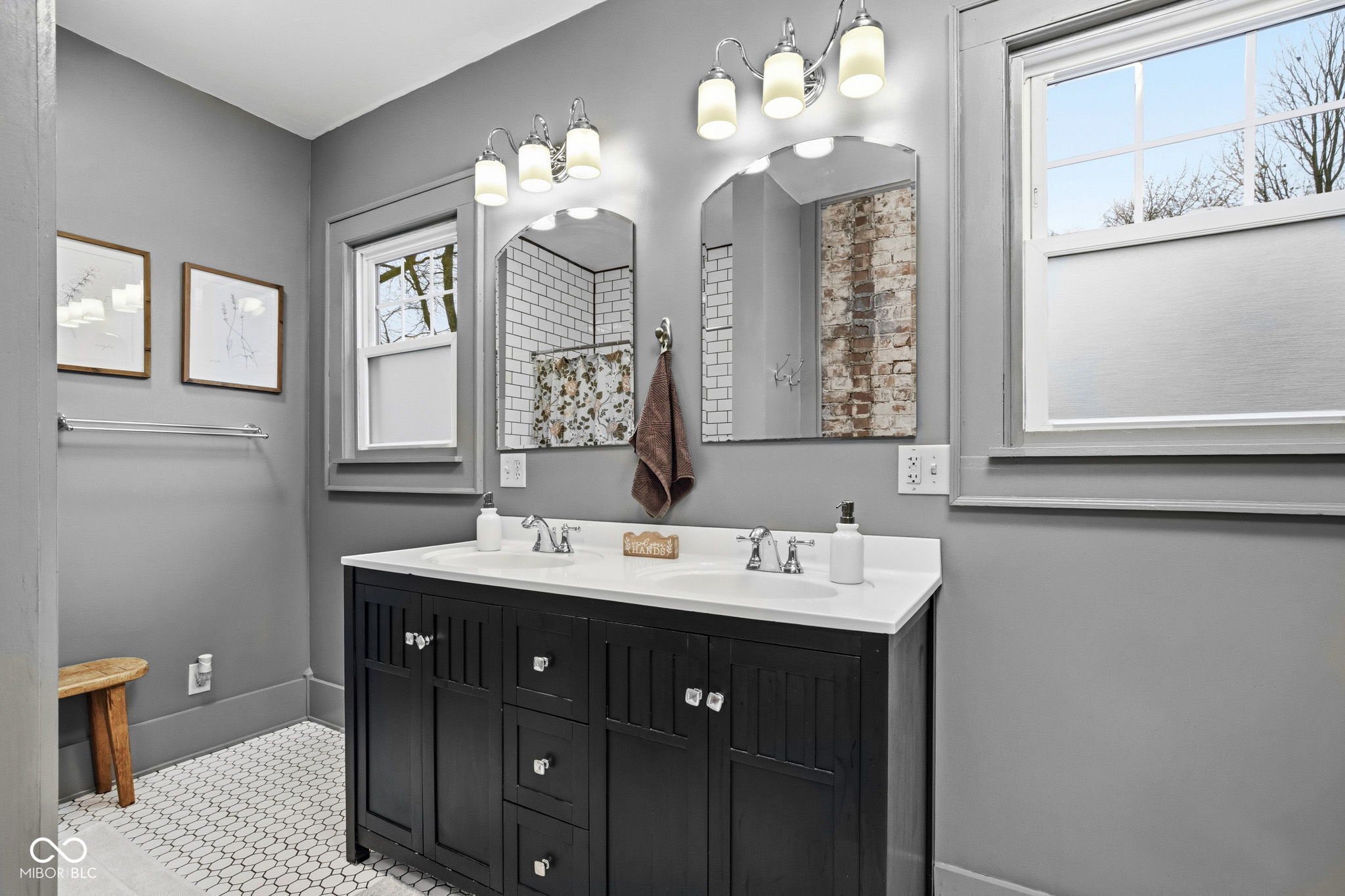 419 S Wilbur Wright Road