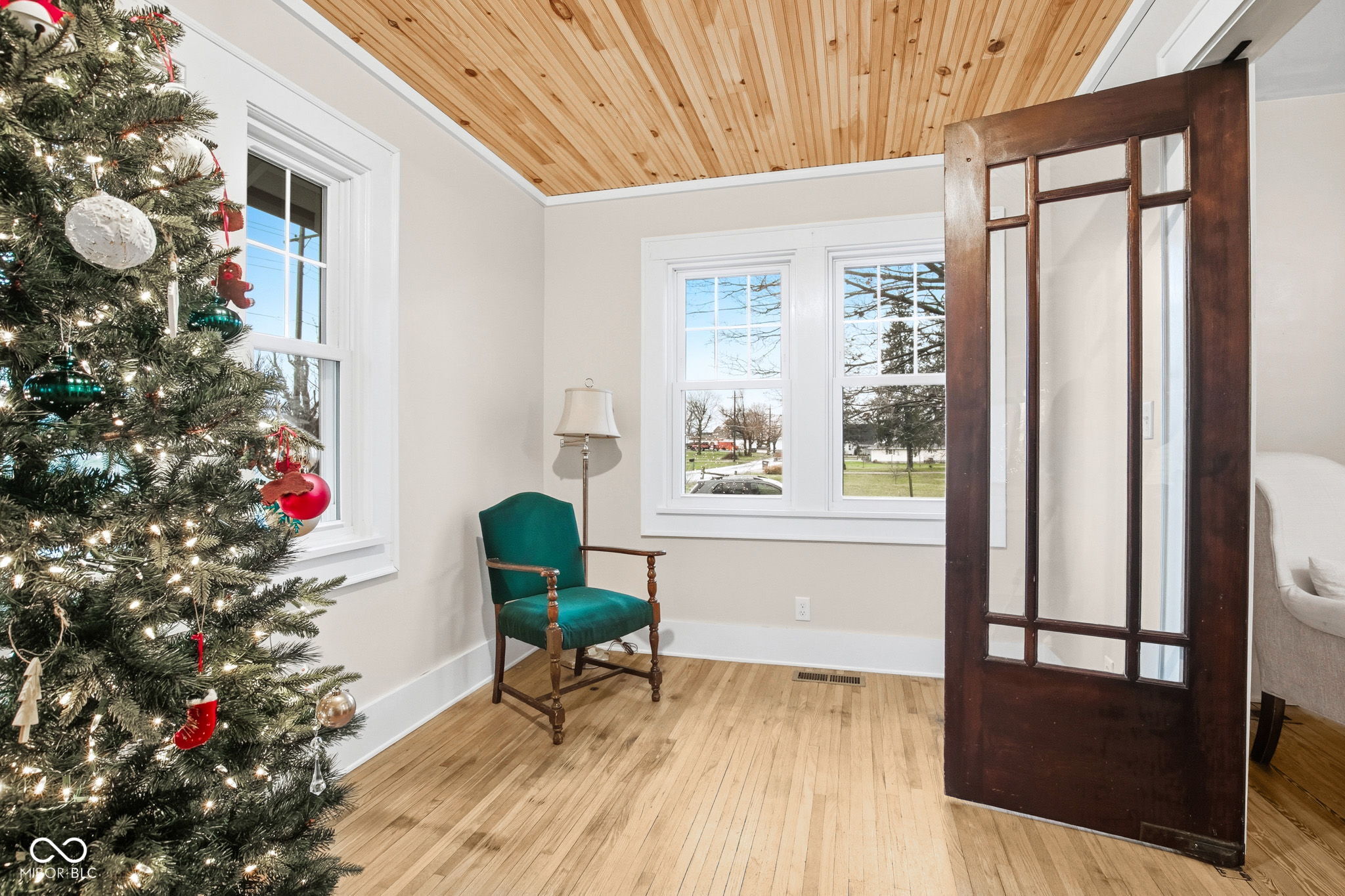 419 S Wilbur Wright Road