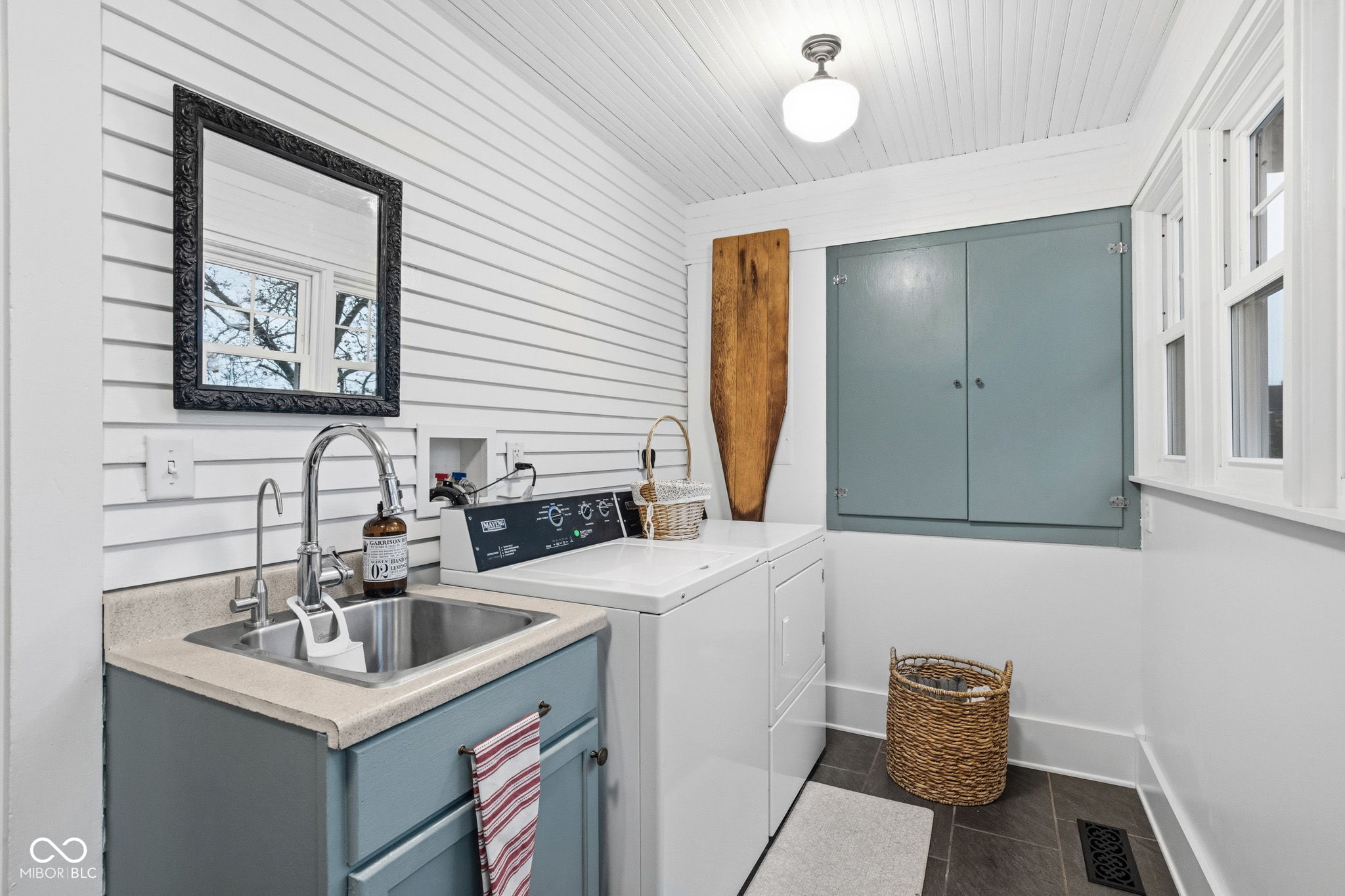 419 S Wilbur Wright Road