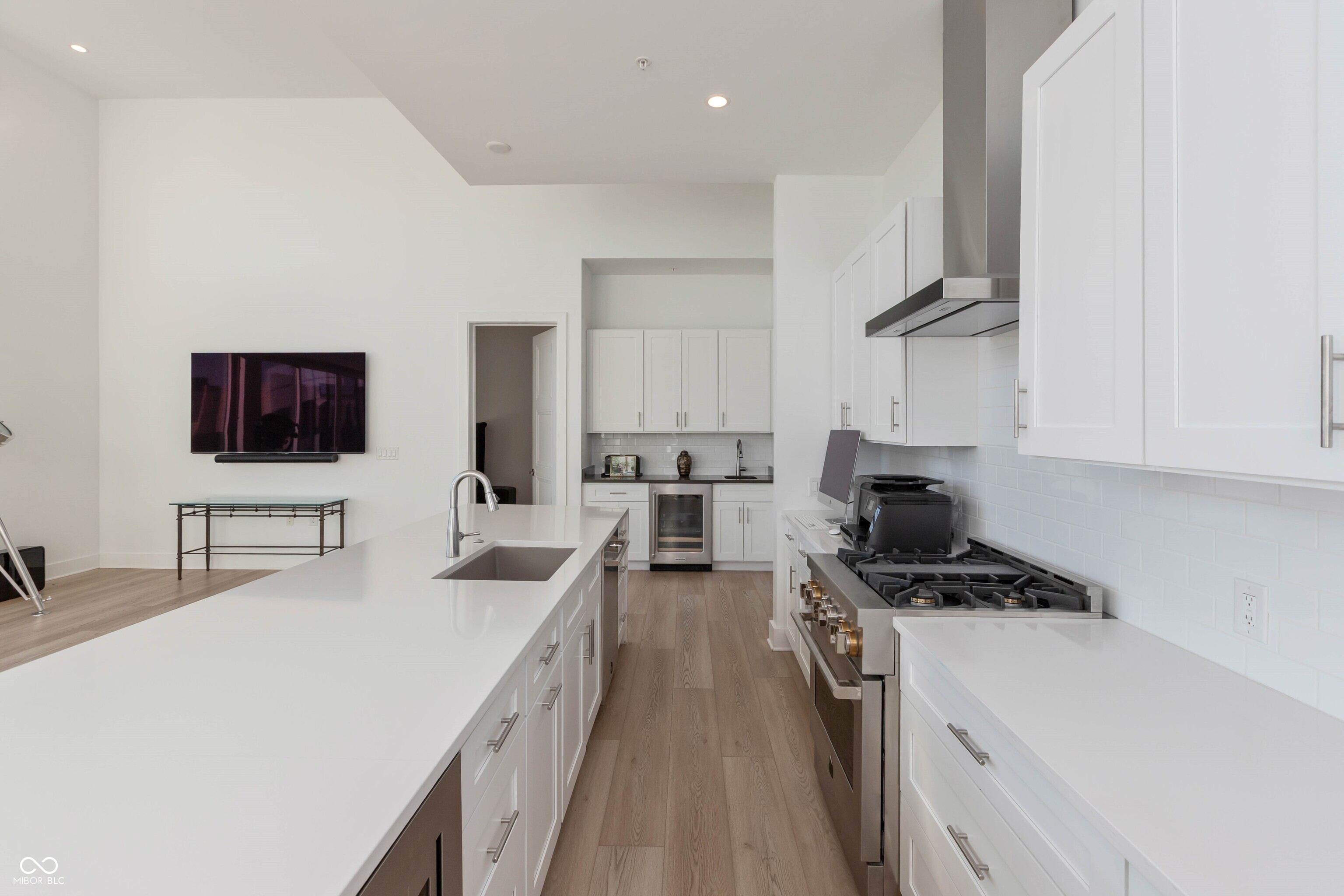 15 W Executive Drive Unit: #405