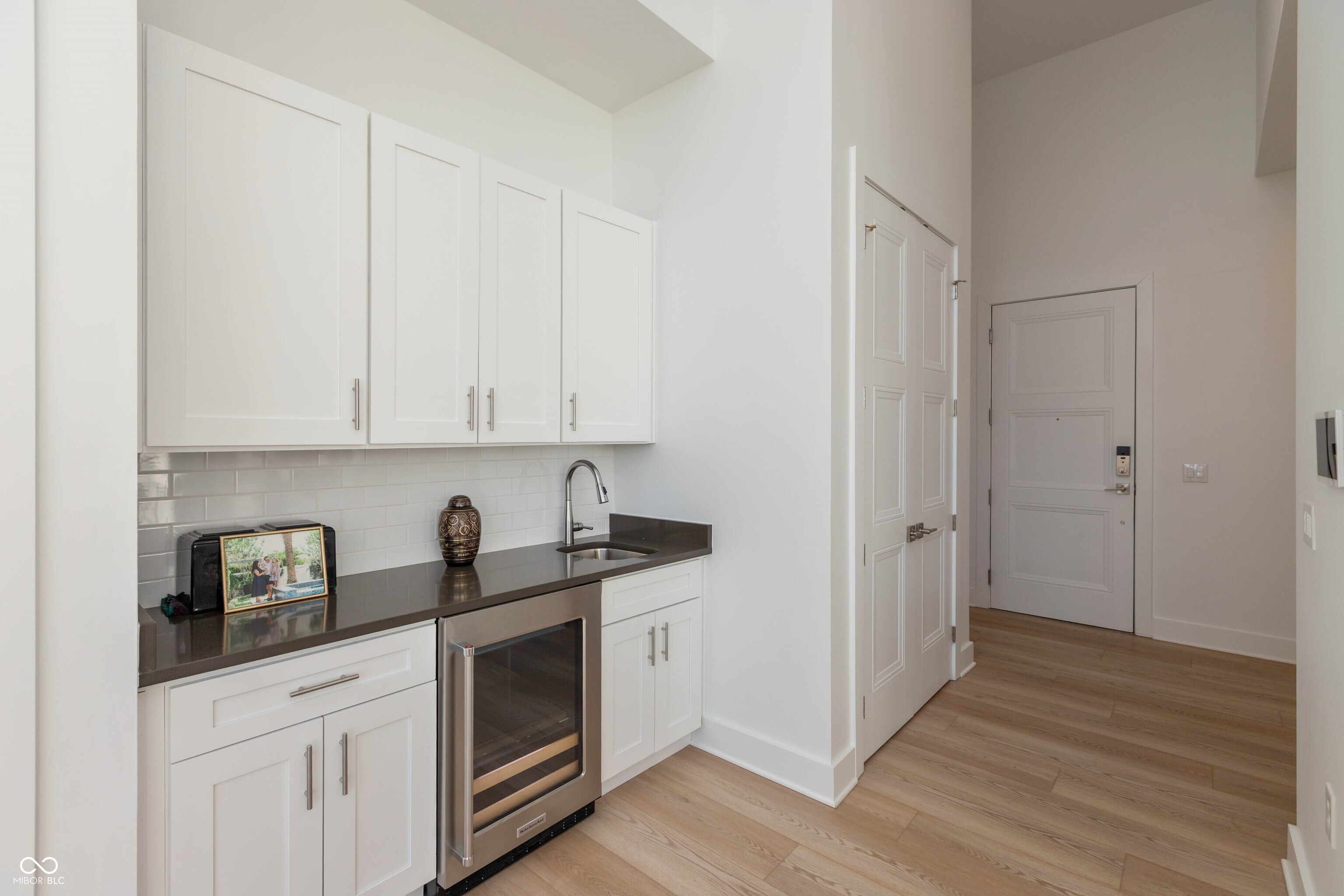 15 W Executive Drive Unit: #405