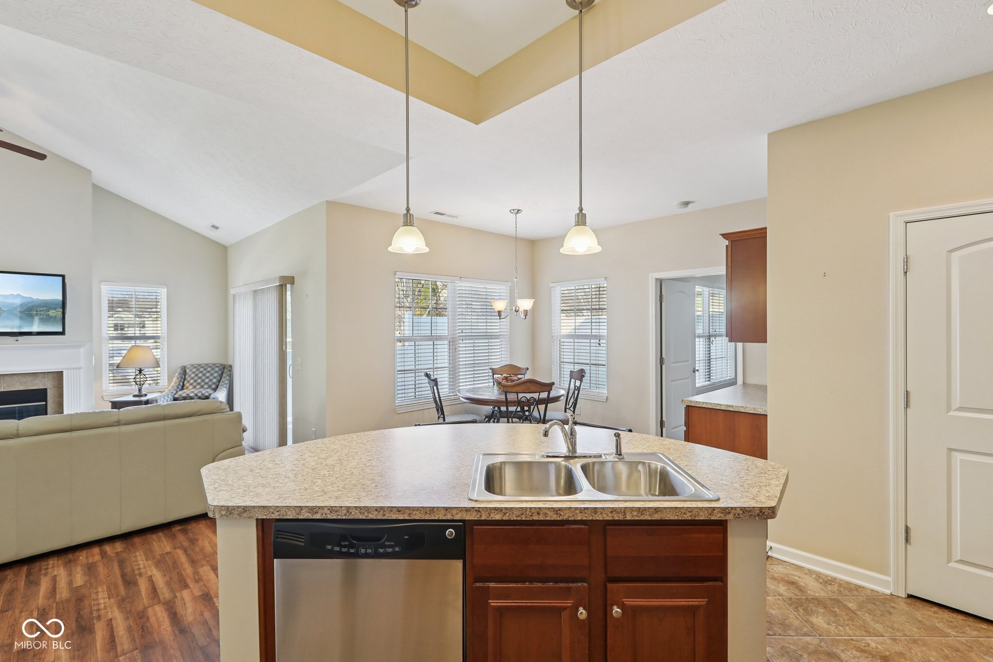 1091 Distinctive Way