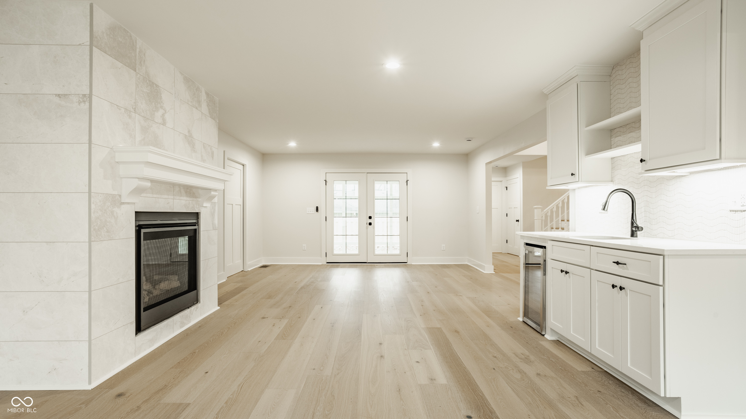 8390 N Illinois Street