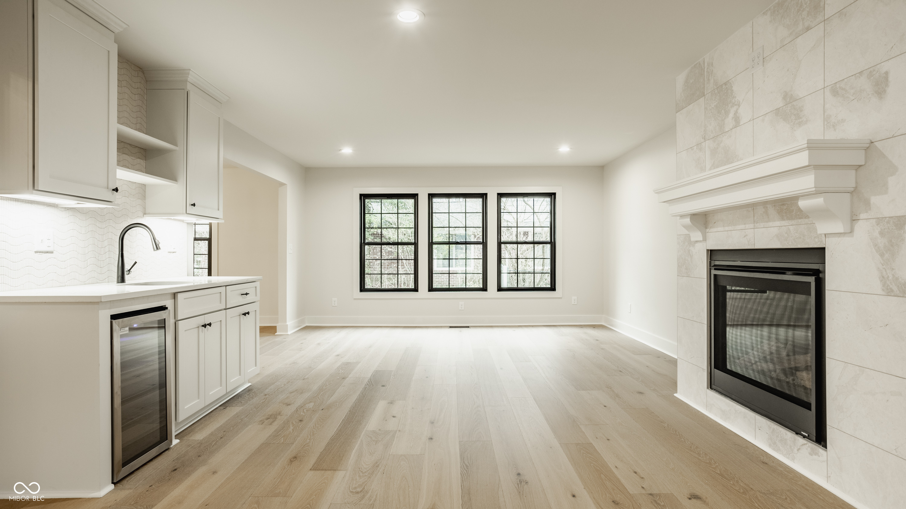 8390 N Illinois Street