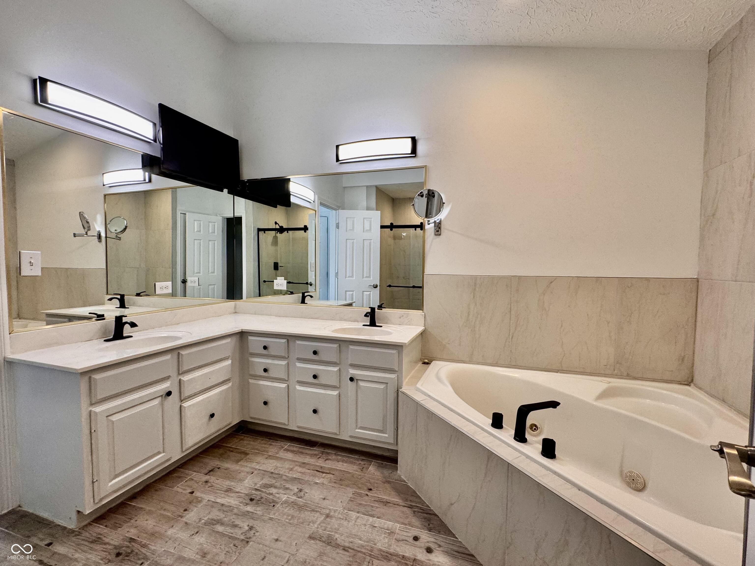 11458 Sutton Place Drive W