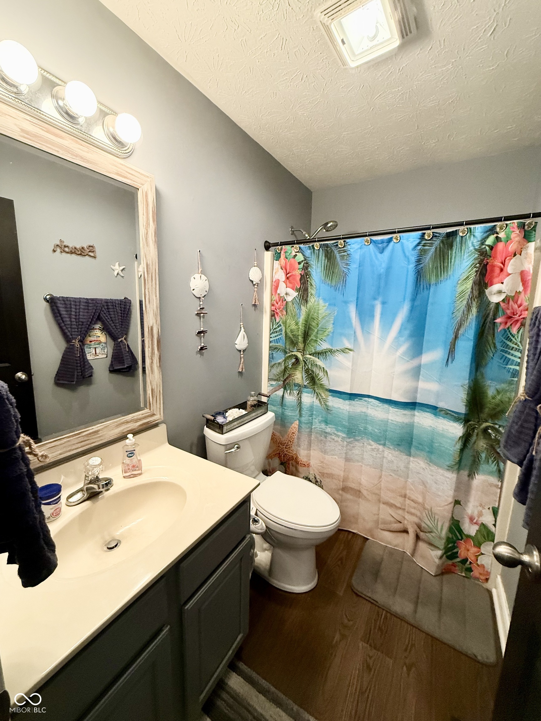 1213 Meadowood Drive