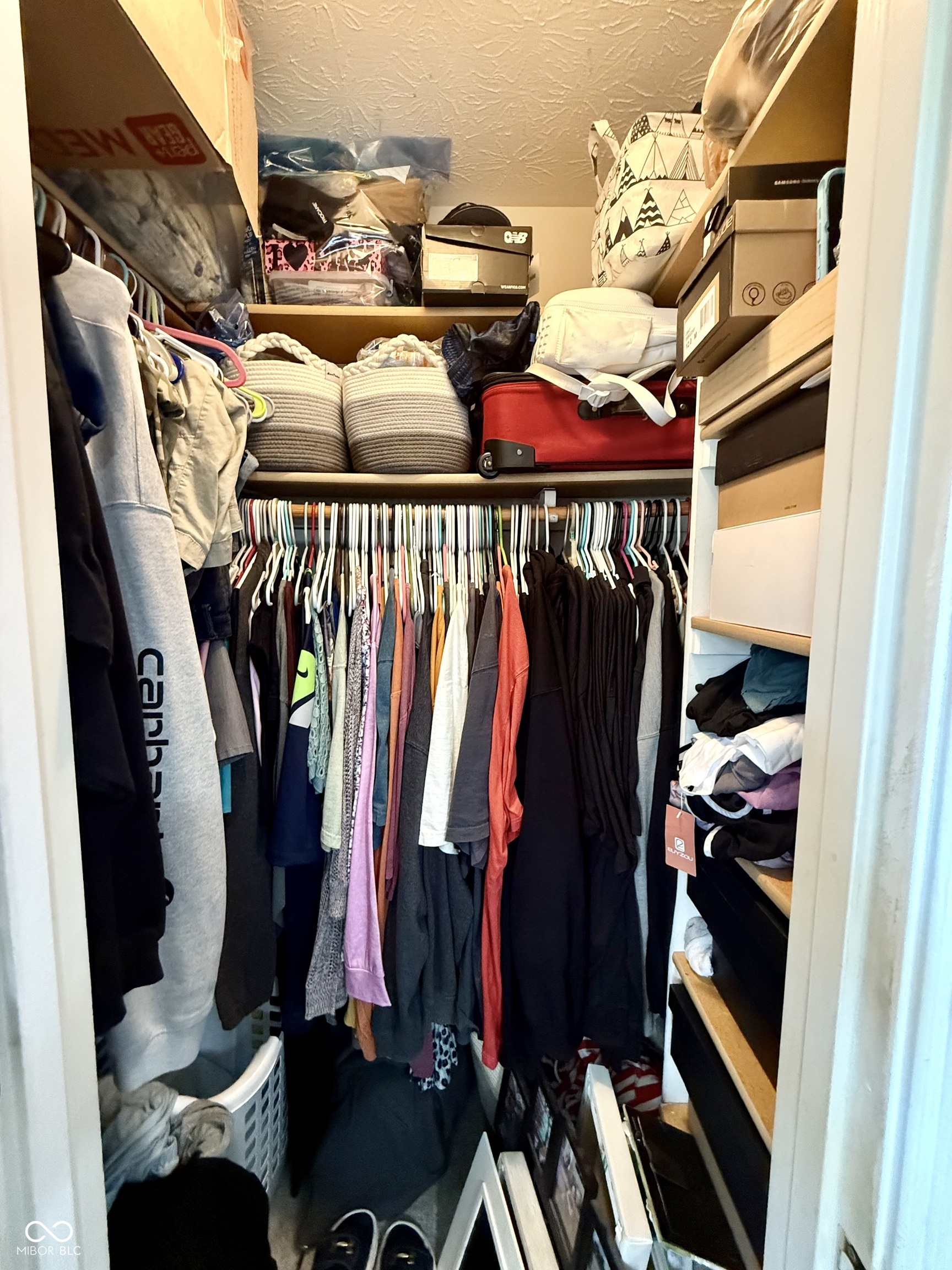 1213 Meadowood Drive