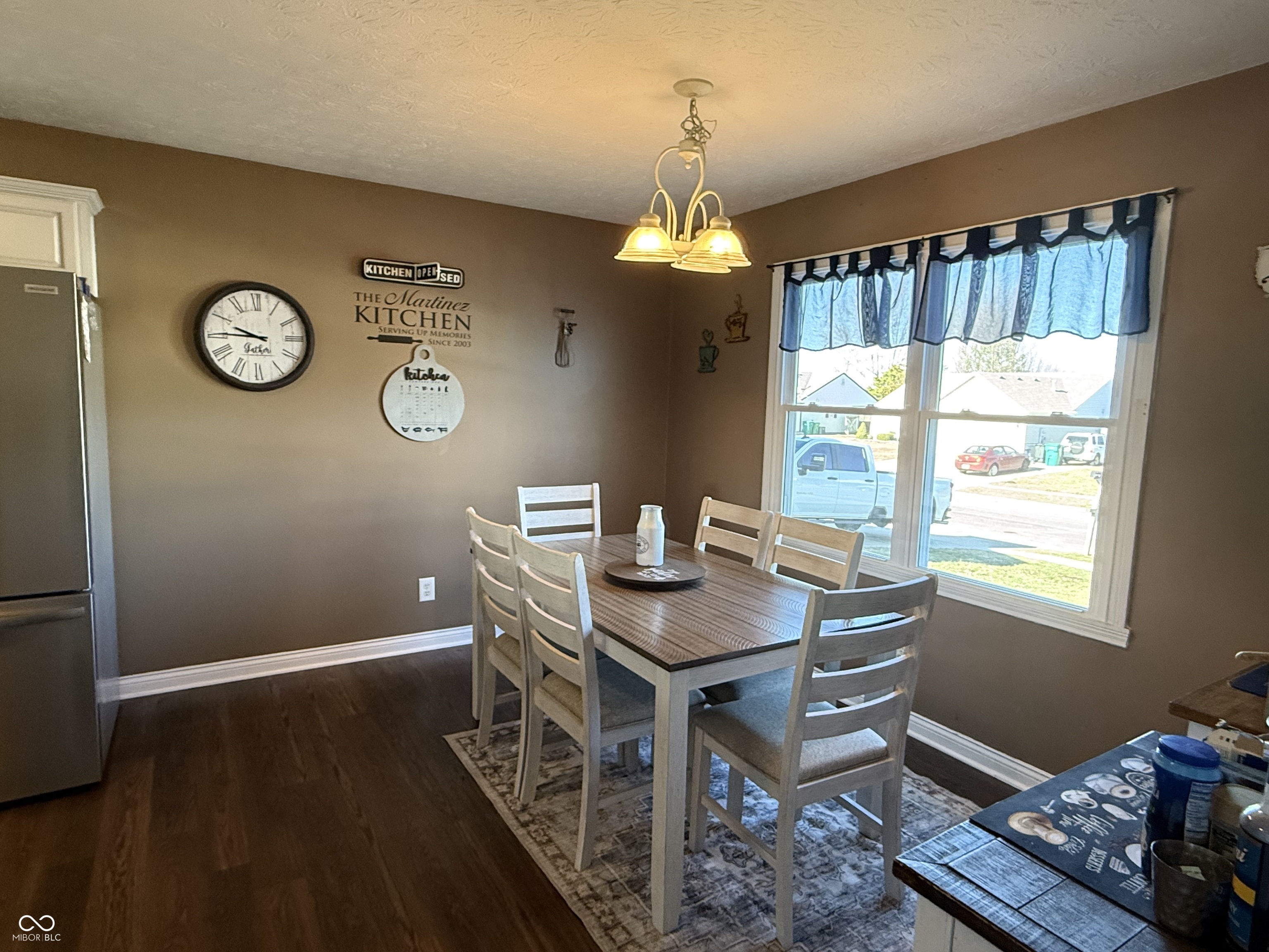 1213 Meadowood Drive