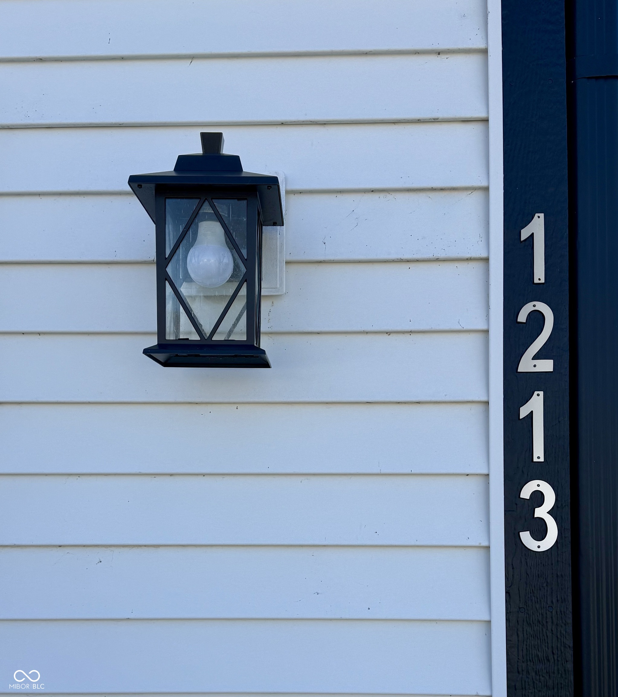 1213 Meadowood Drive