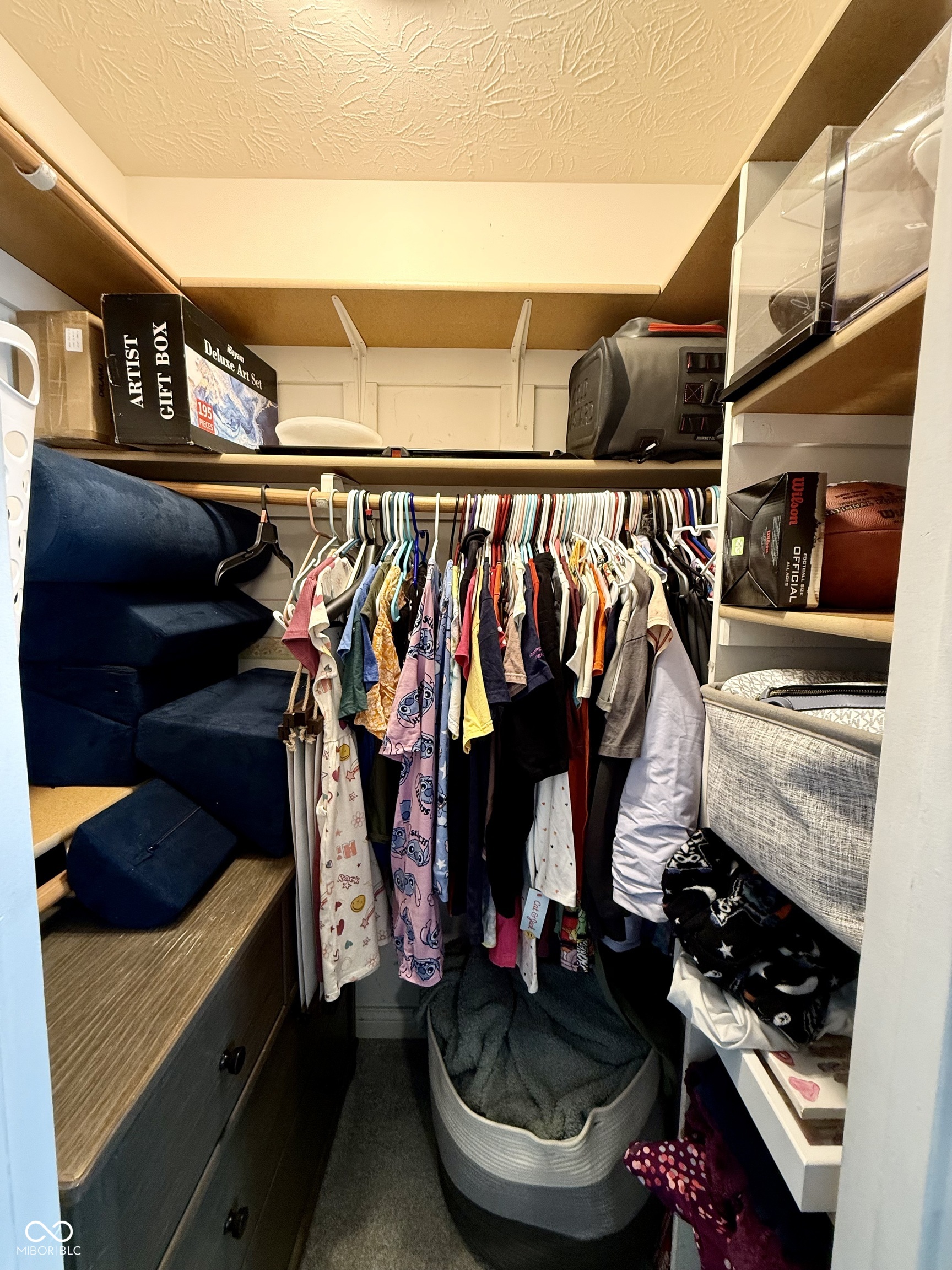 1213 Meadowood Drive