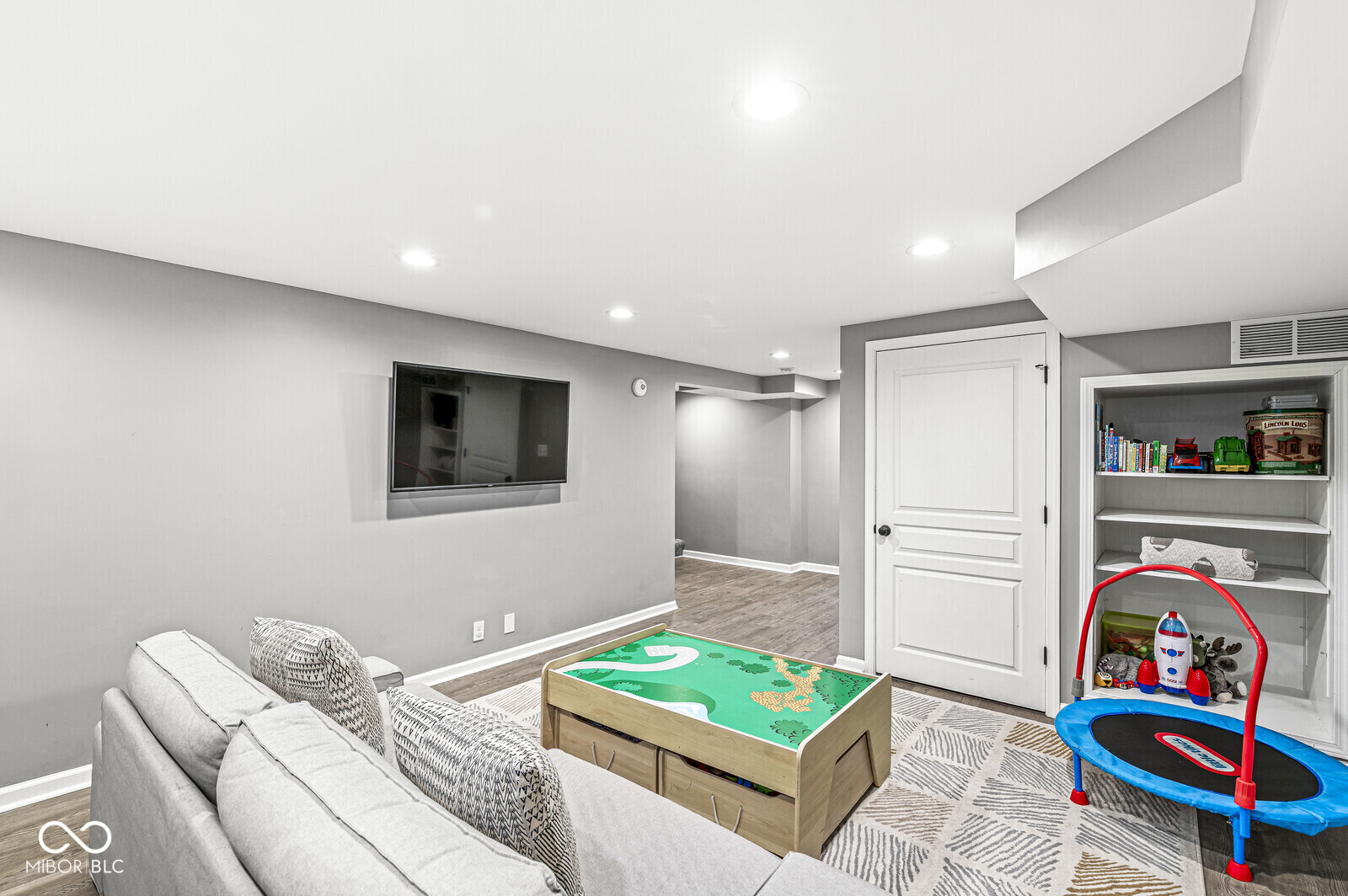 5744 N Delaware Street