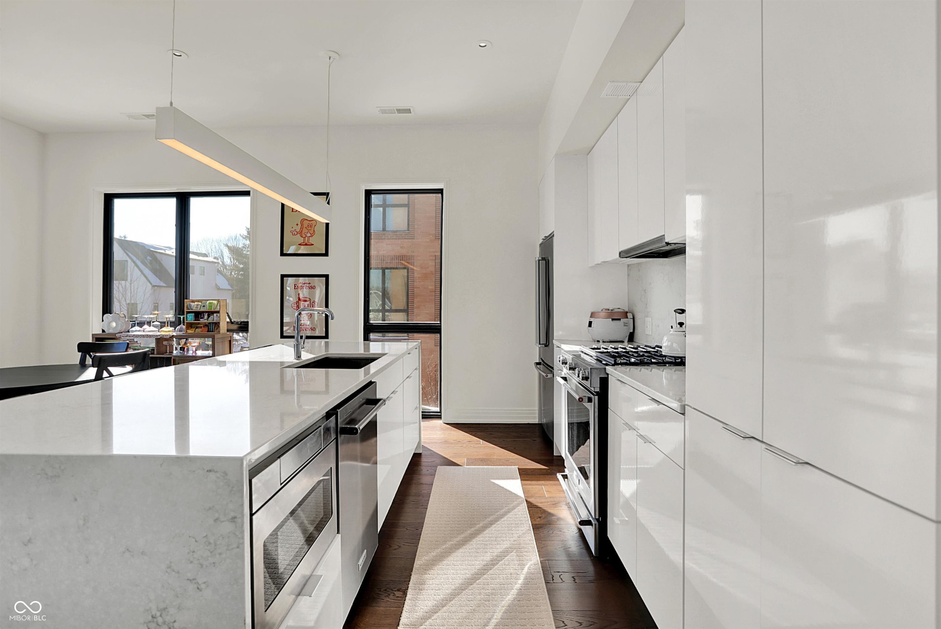 877 N East Street Unit: UNIT 203