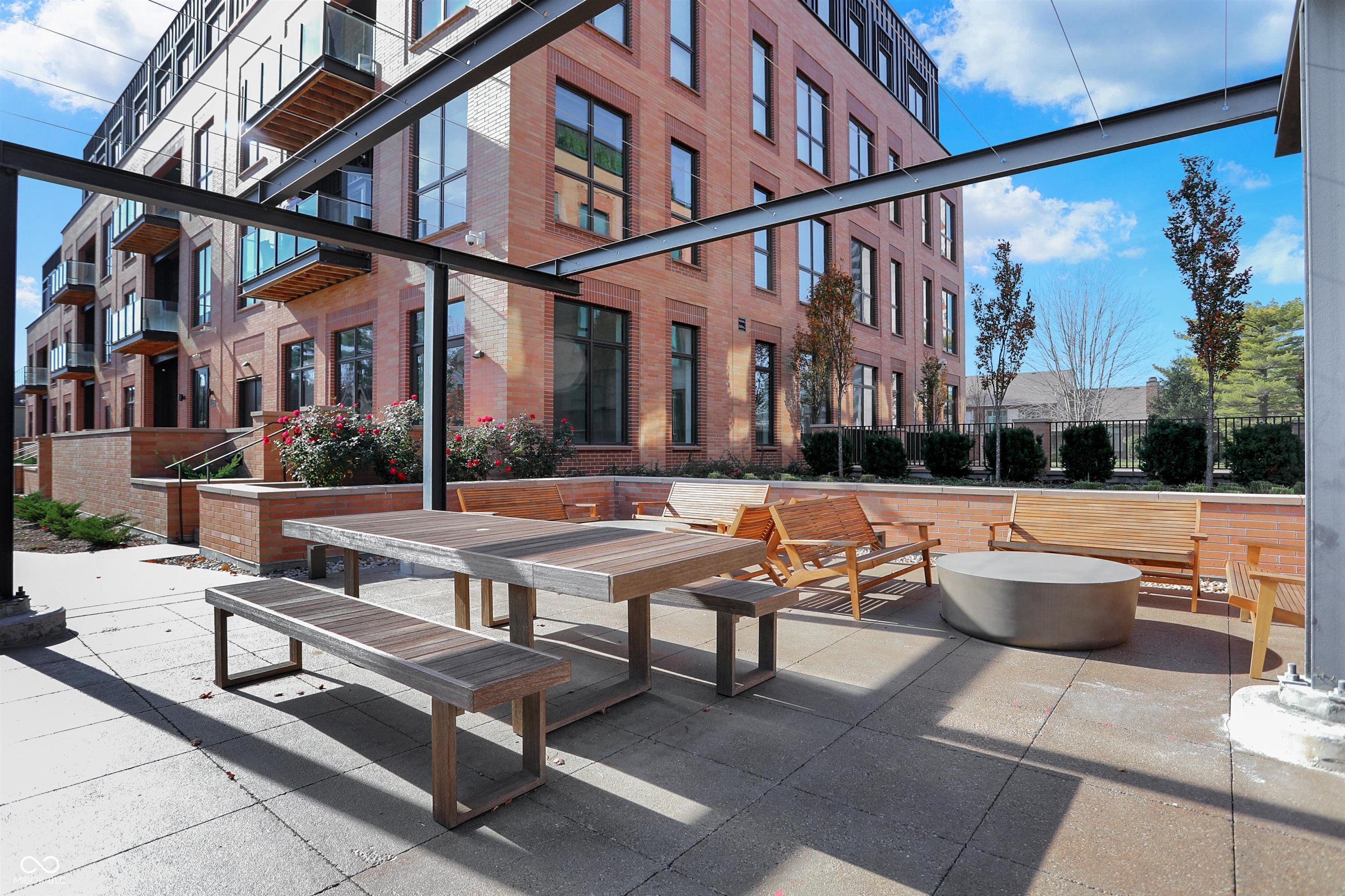 877 N East Street Unit: UNIT 203