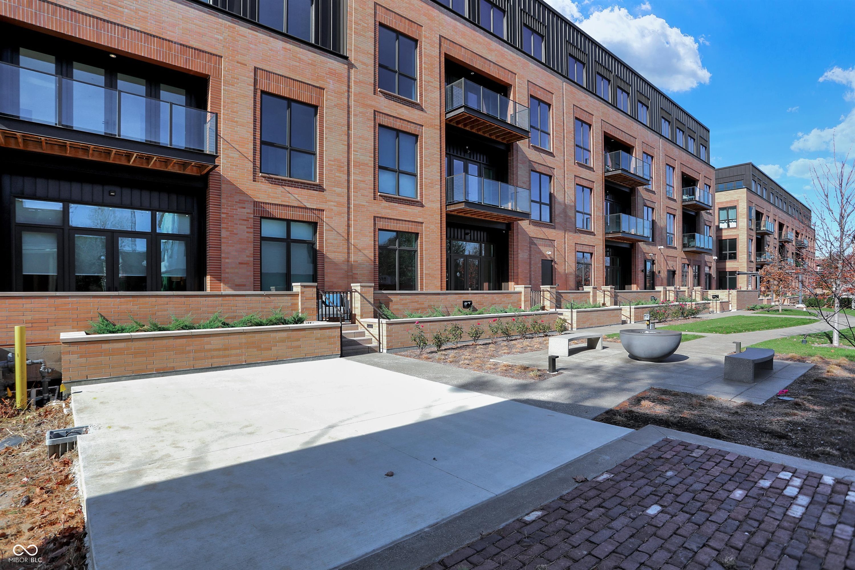 877 N East Street Unit: UNIT 203