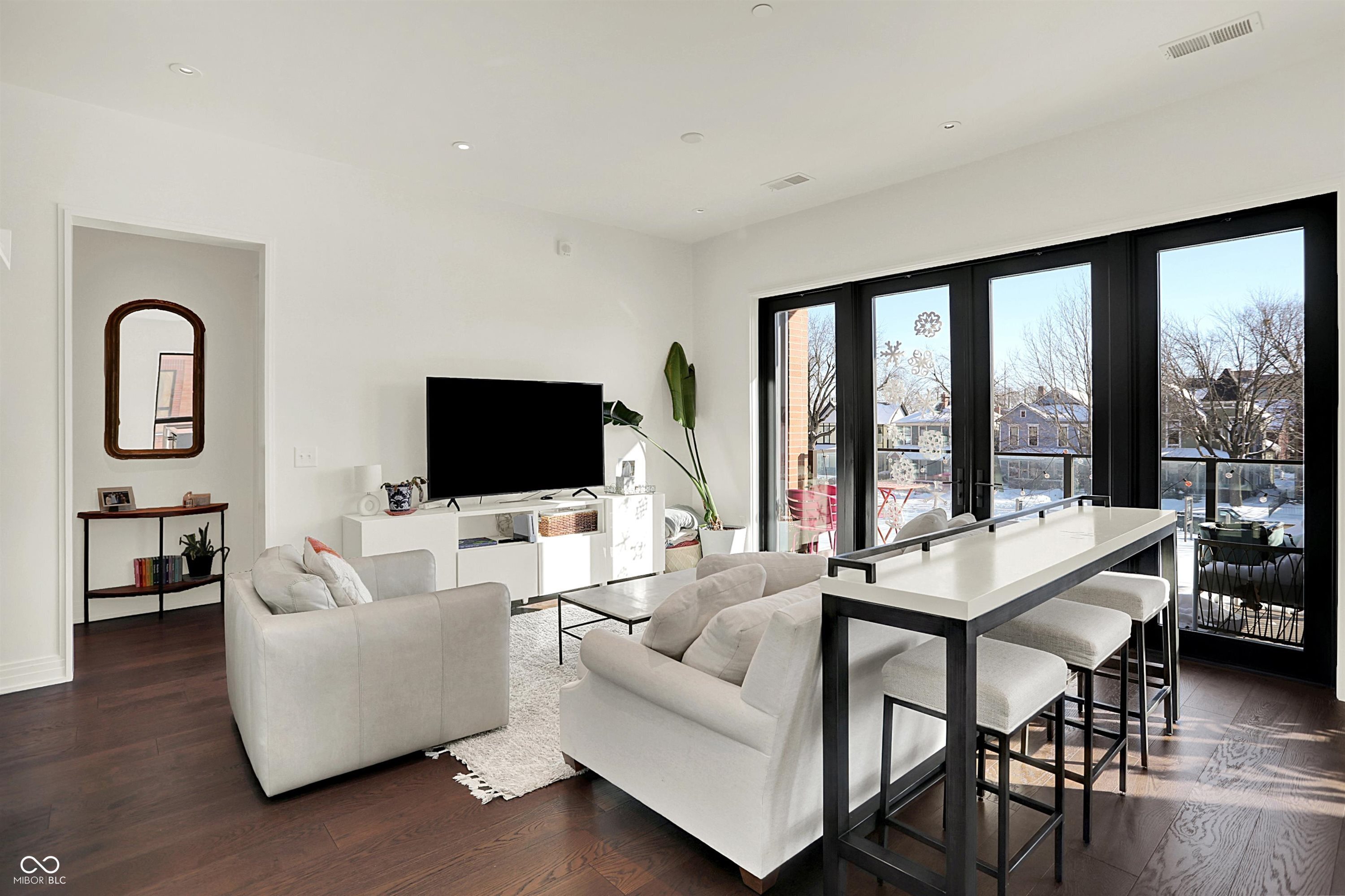 877 N East Street Unit: UNIT 203