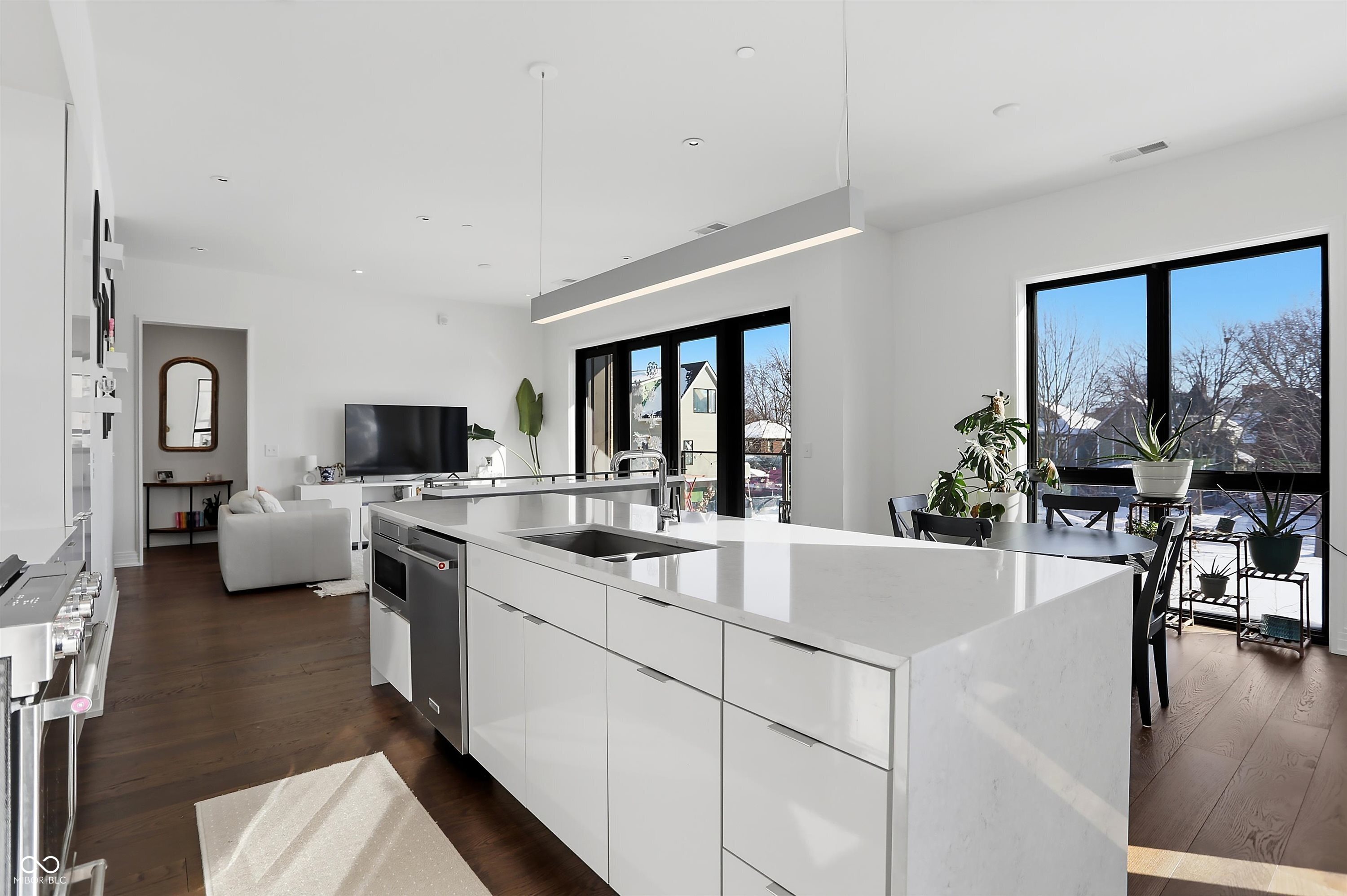 877 N East Street Unit: UNIT 203