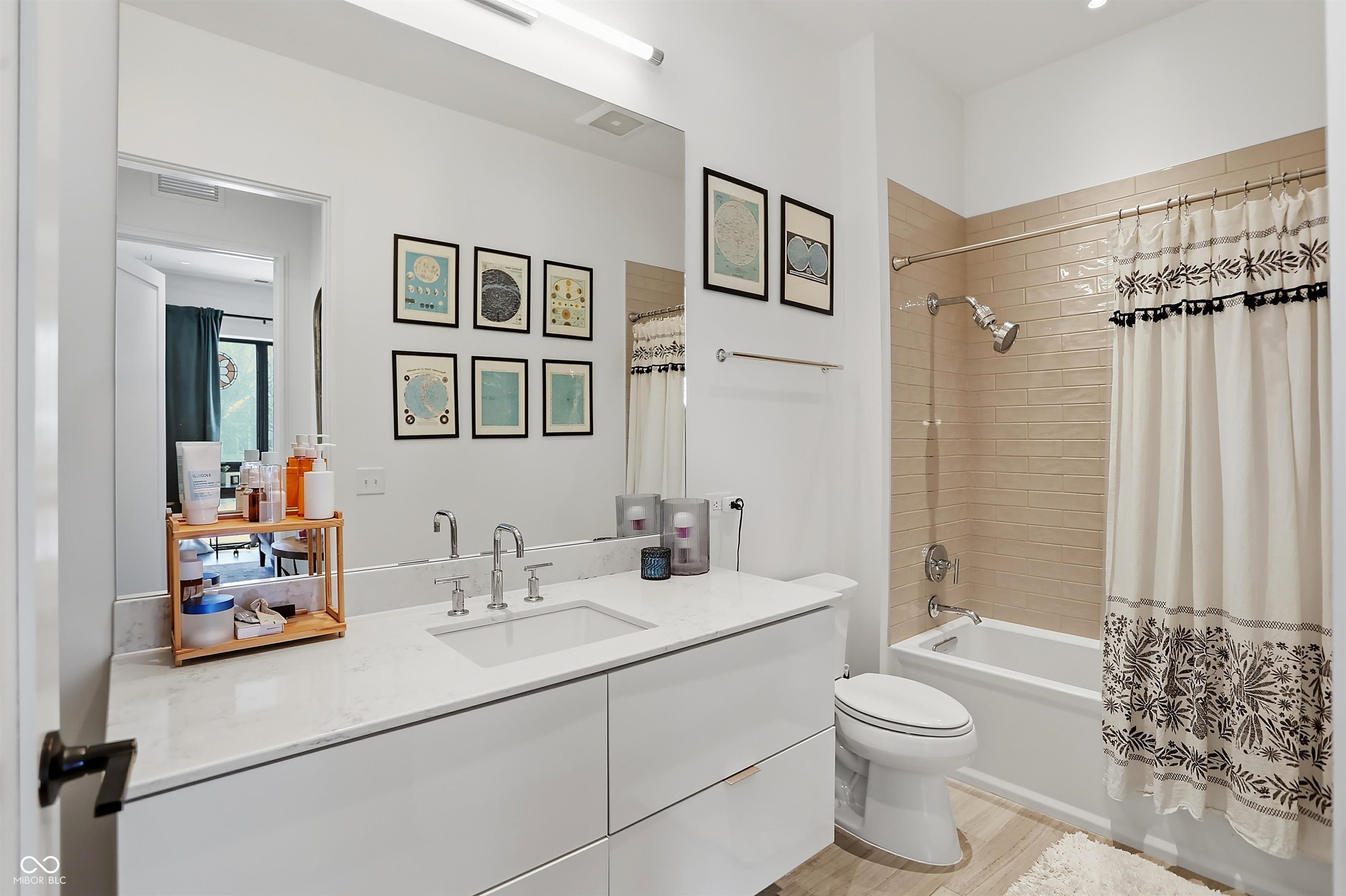 877 N East Street Unit: UNIT 203