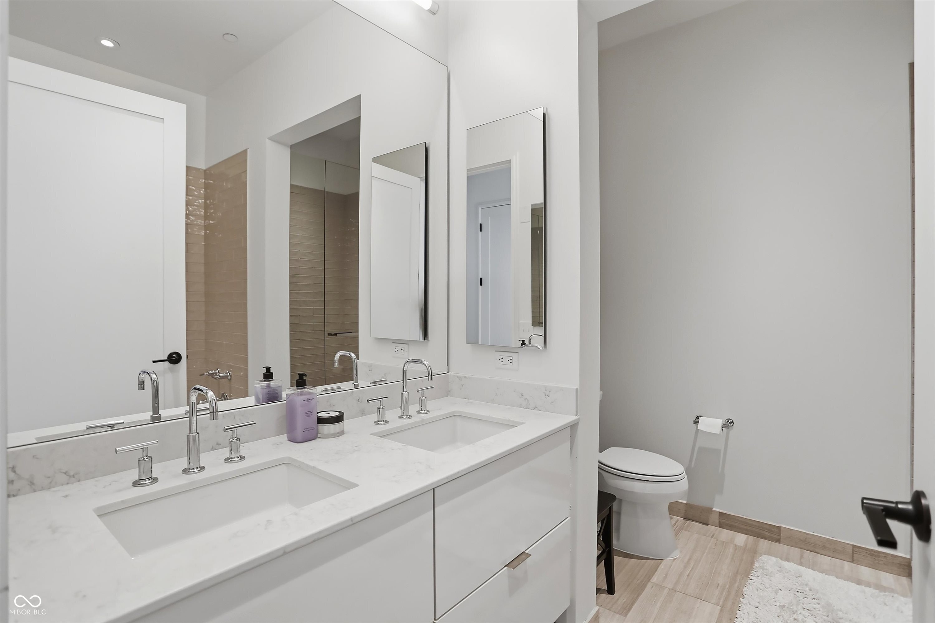 877 N East Street Unit: UNIT 203