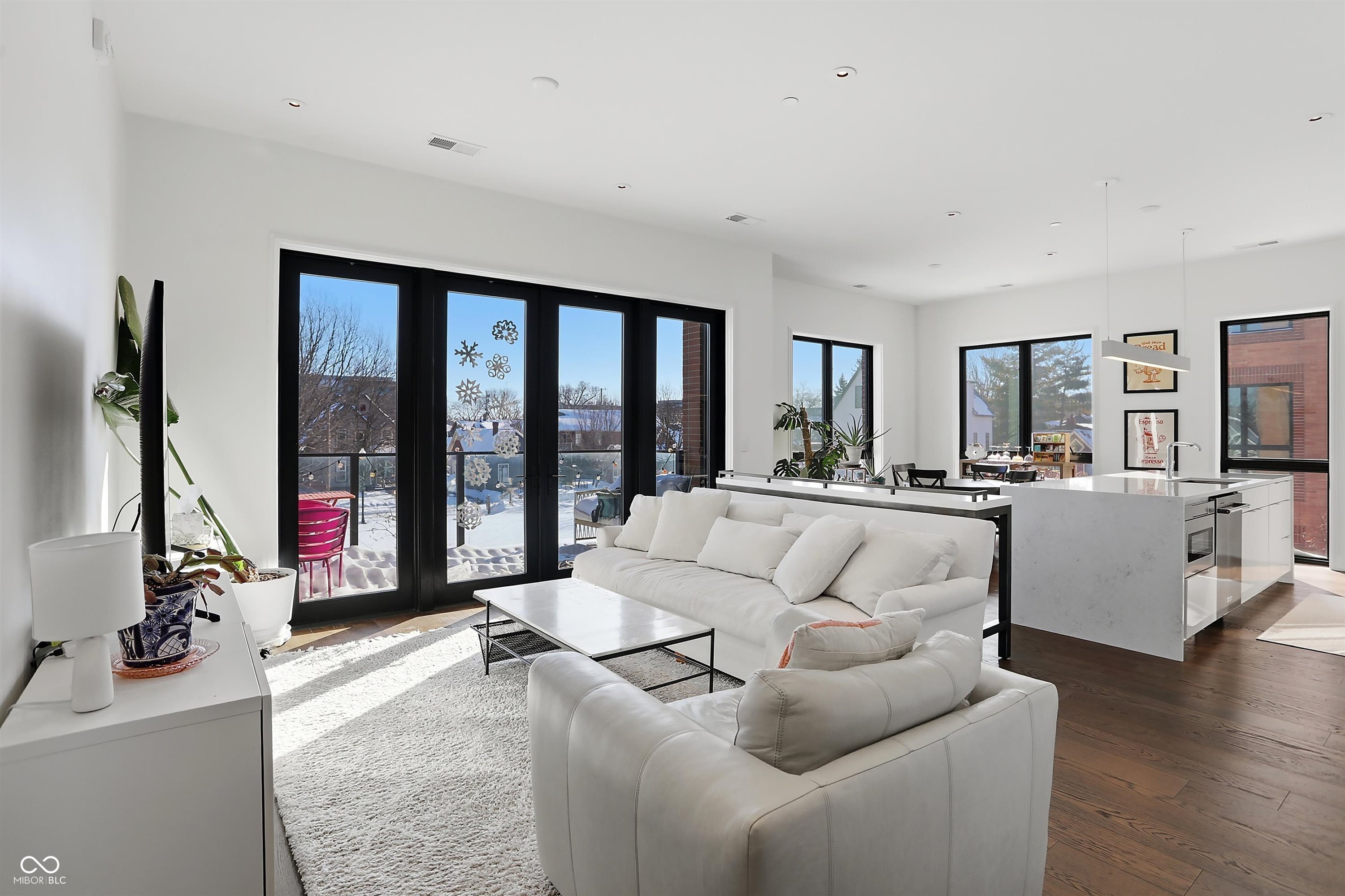 877 N East Street Unit: UNIT 203