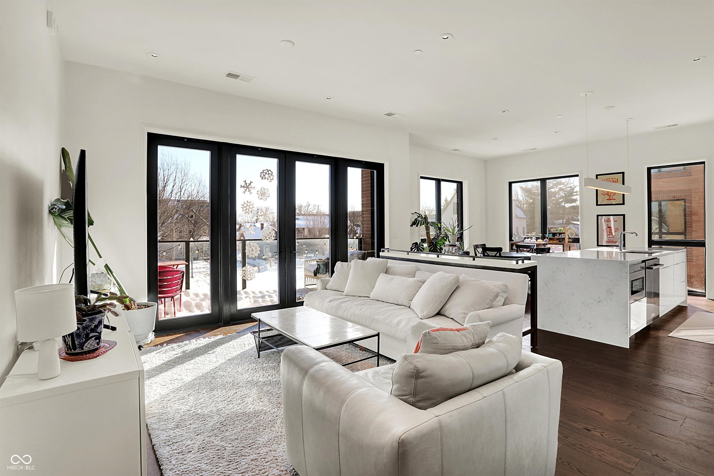 877 N East Street Unit: UNIT 203