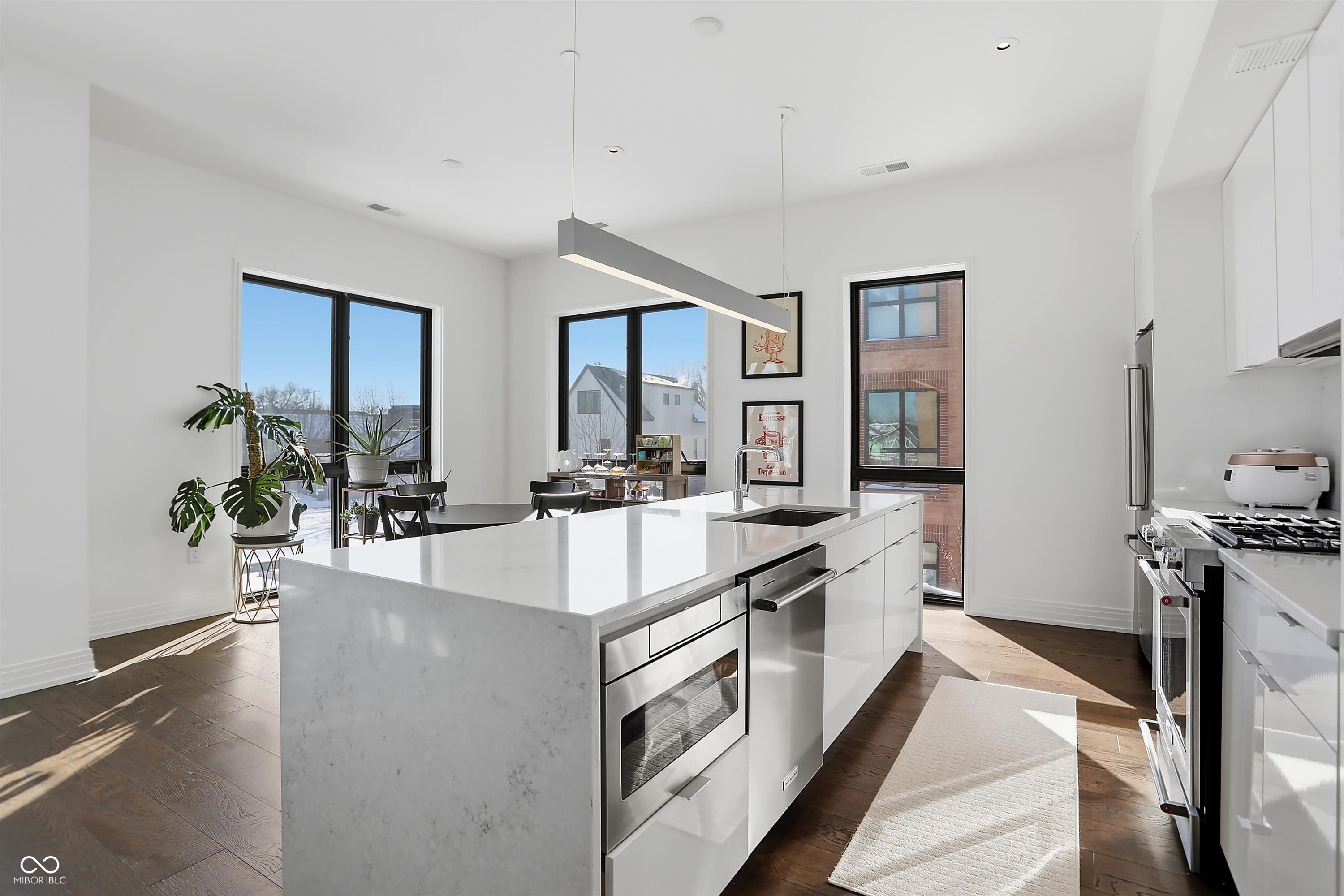 877 N East Street Unit: UNIT 203