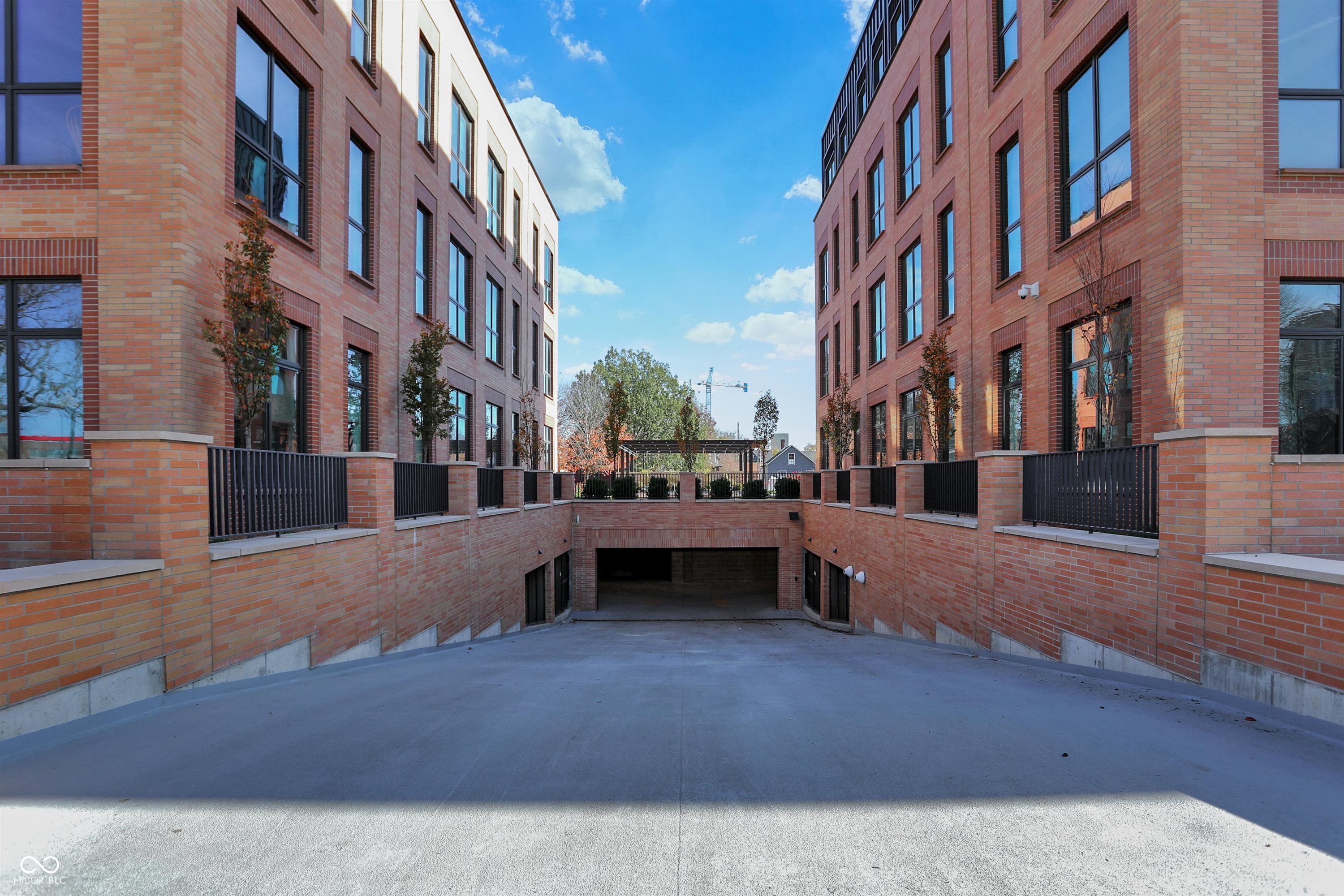 877 N East Street Unit: UNIT 203