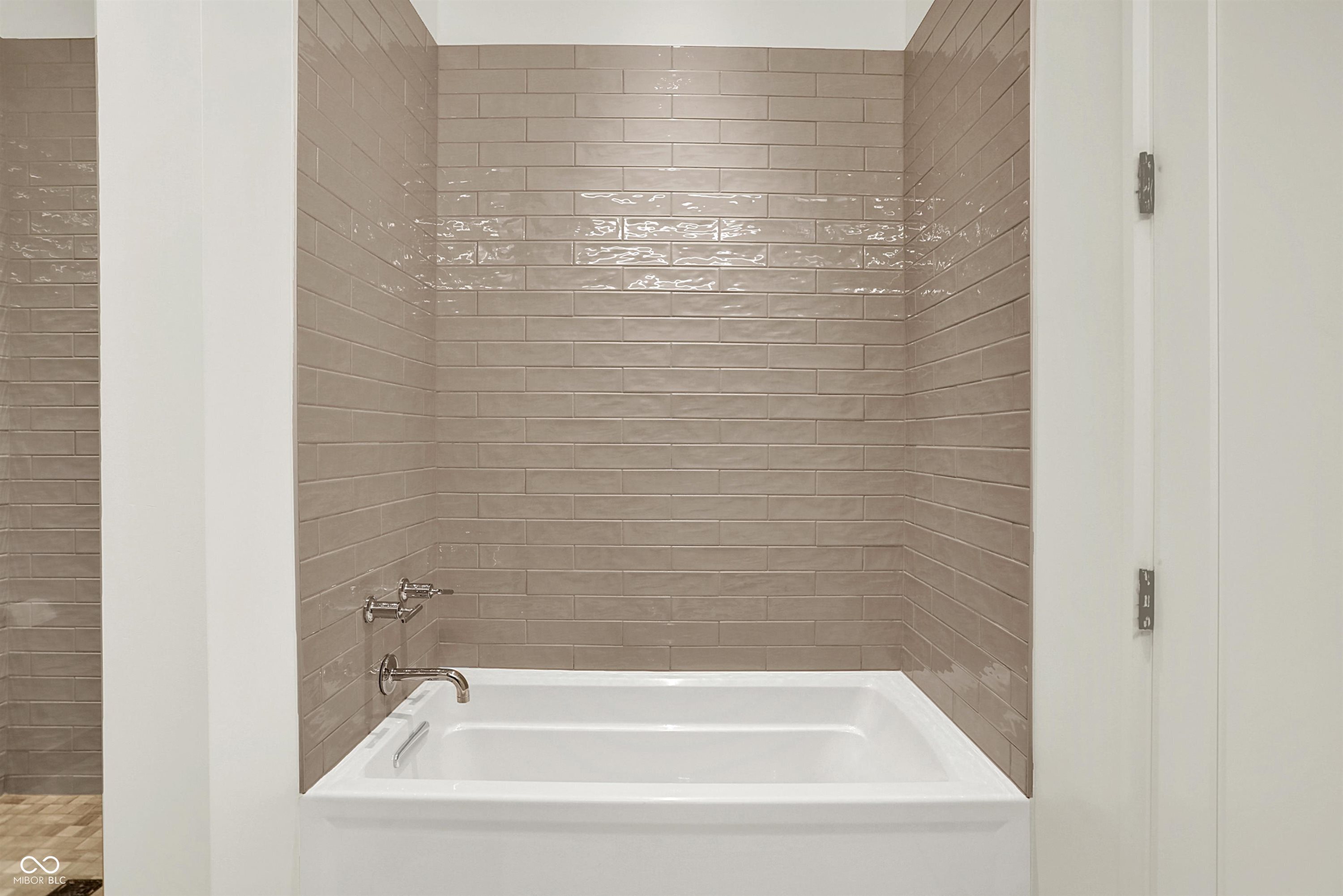 877 N East Street Unit: UNIT 203