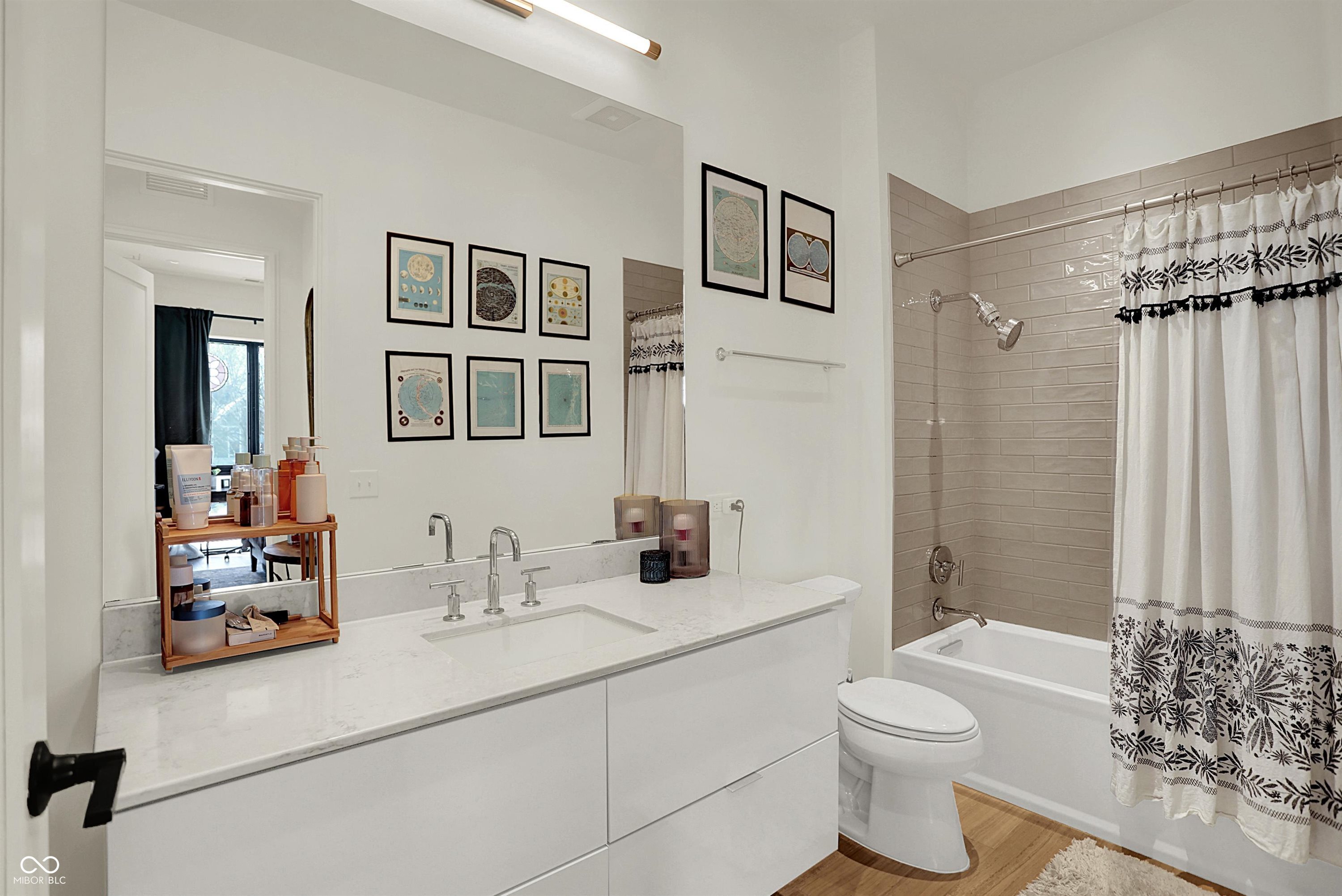 877 N East Street Unit: UNIT 203