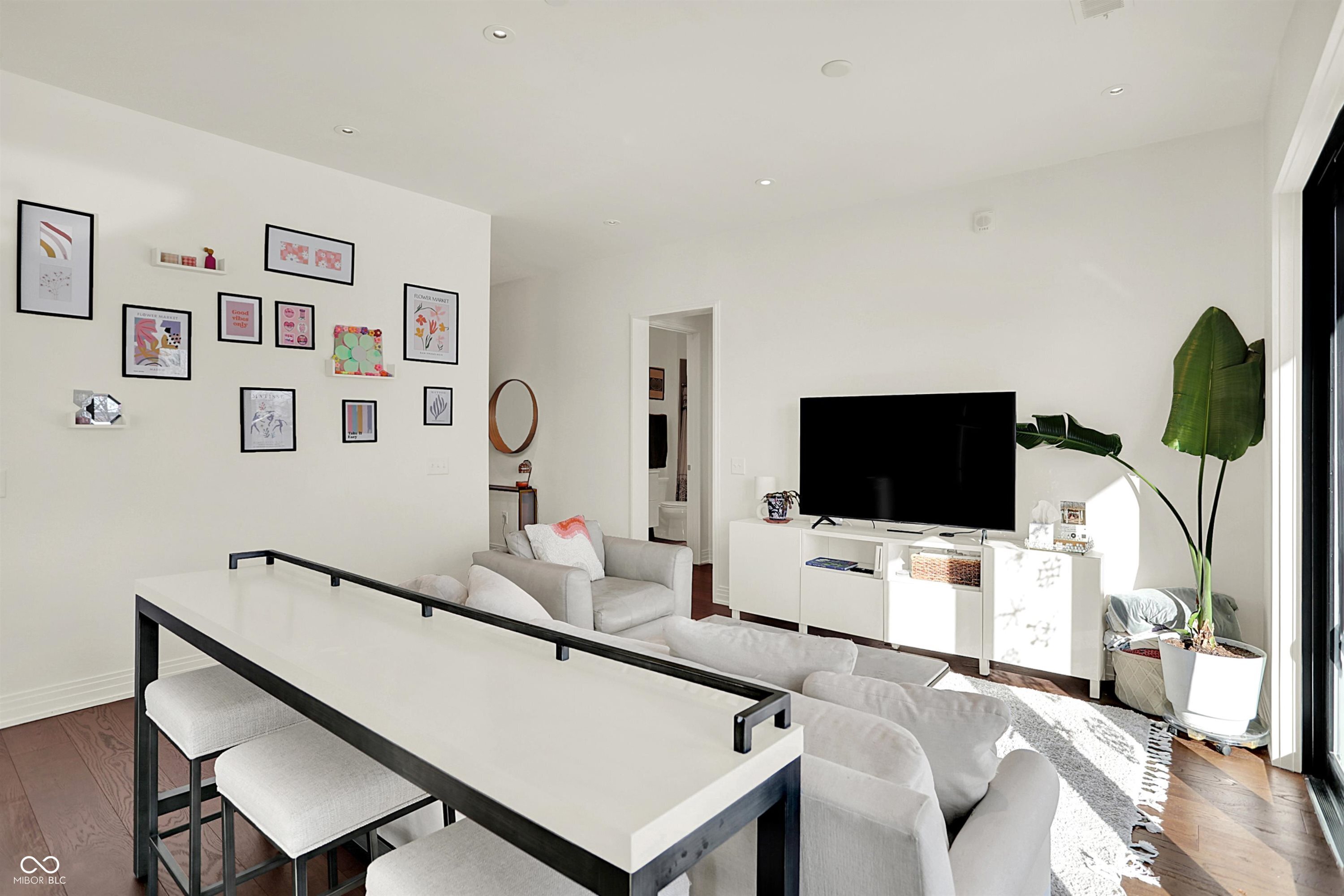 877 N East Street Unit: UNIT 203