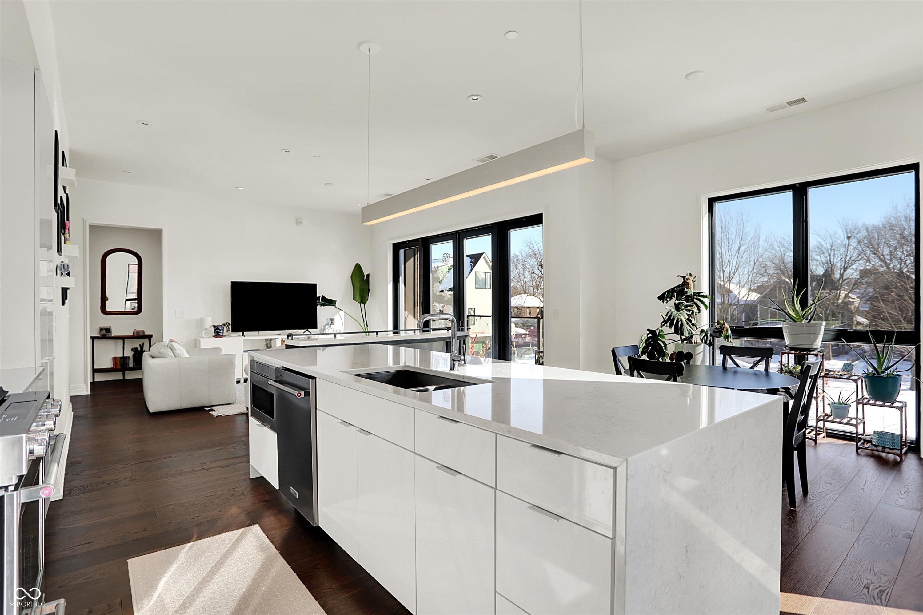 877 N East Street Unit: UNIT 203