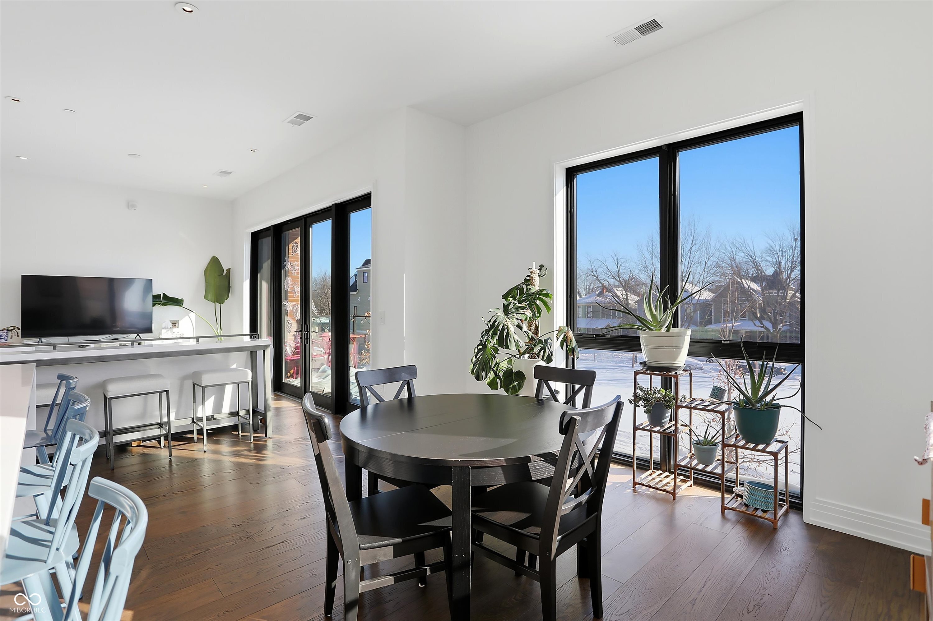 877 N East Street Unit: UNIT 203