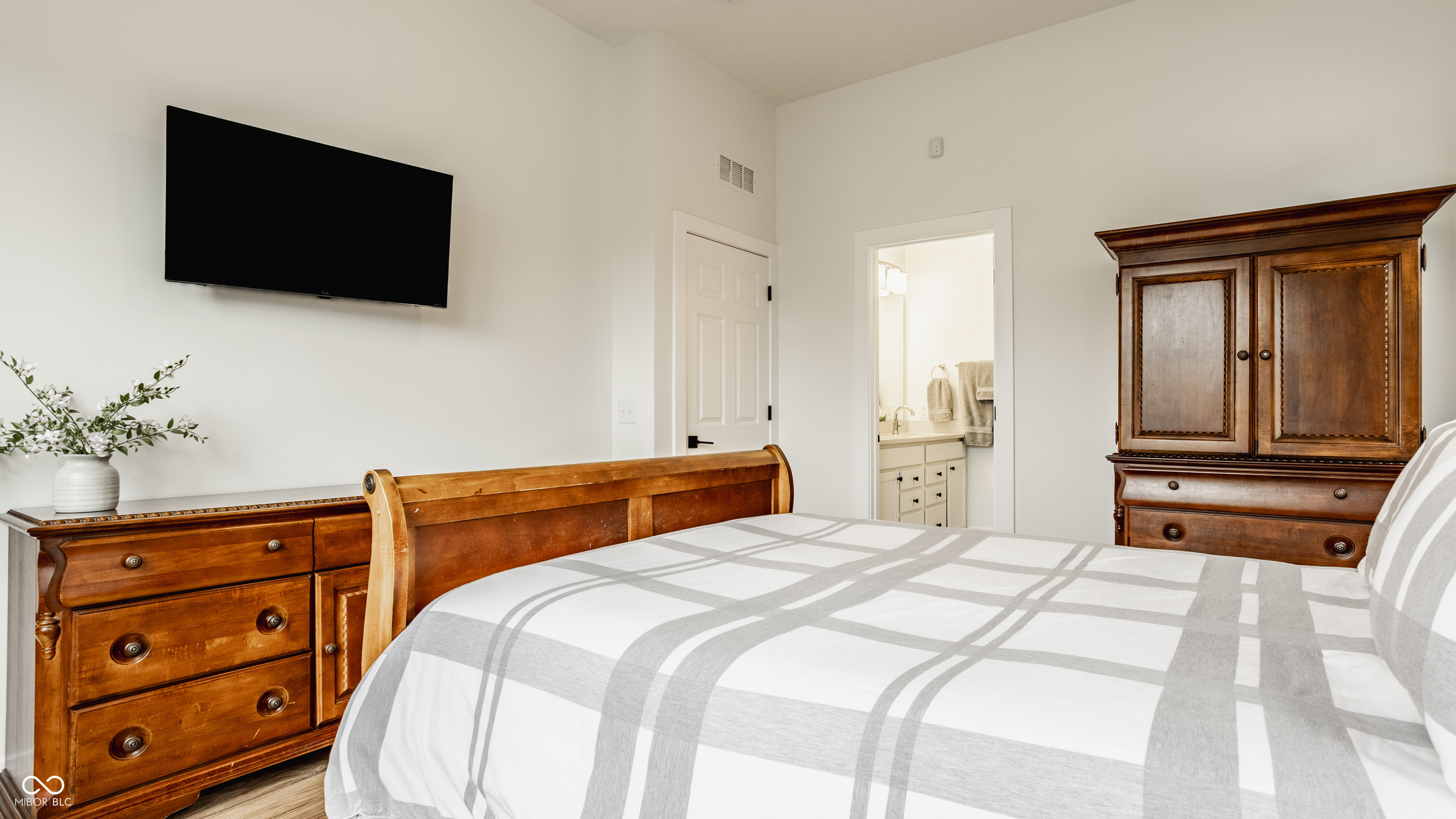 2343 N College Avenue