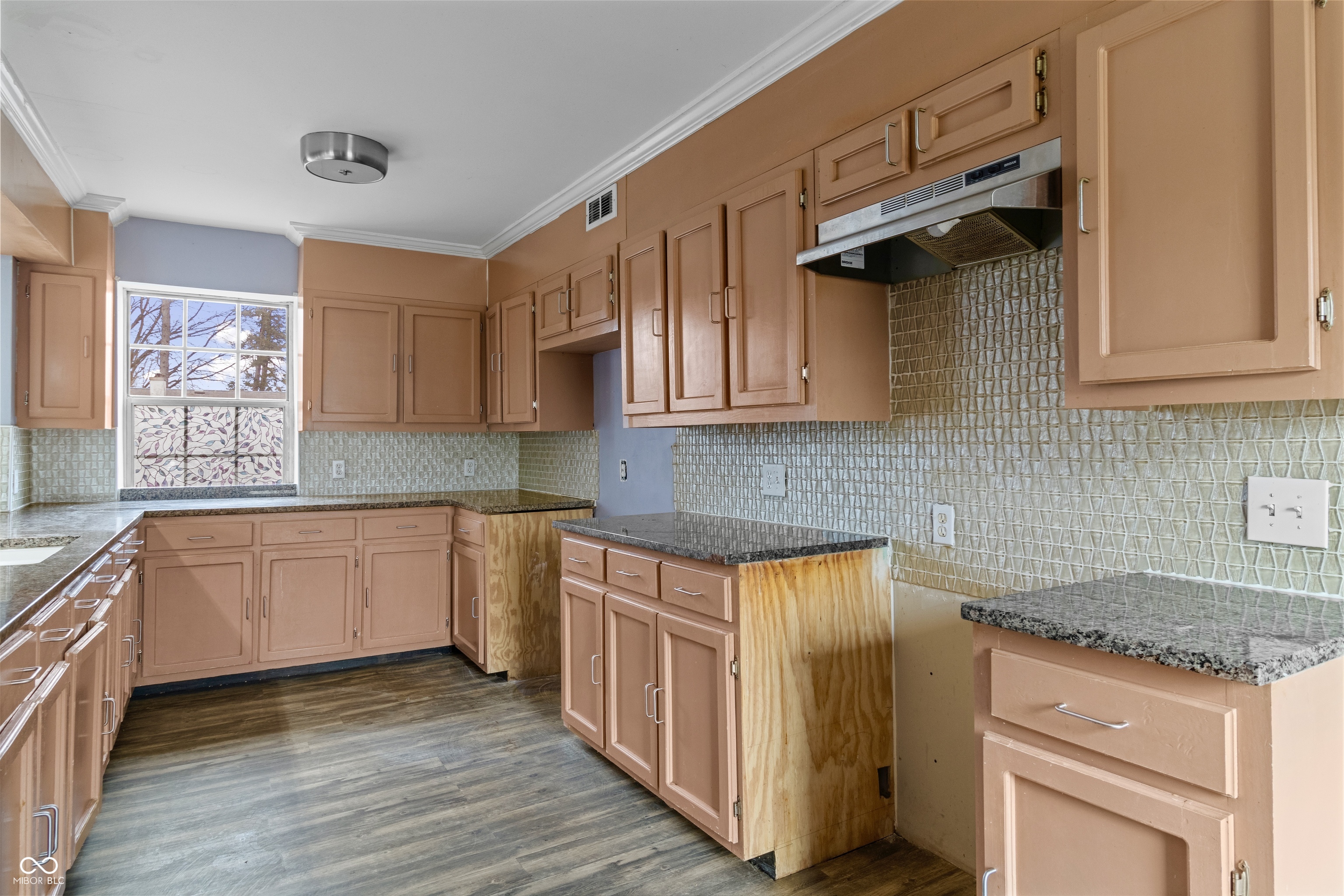 1736 N Graham Avenue