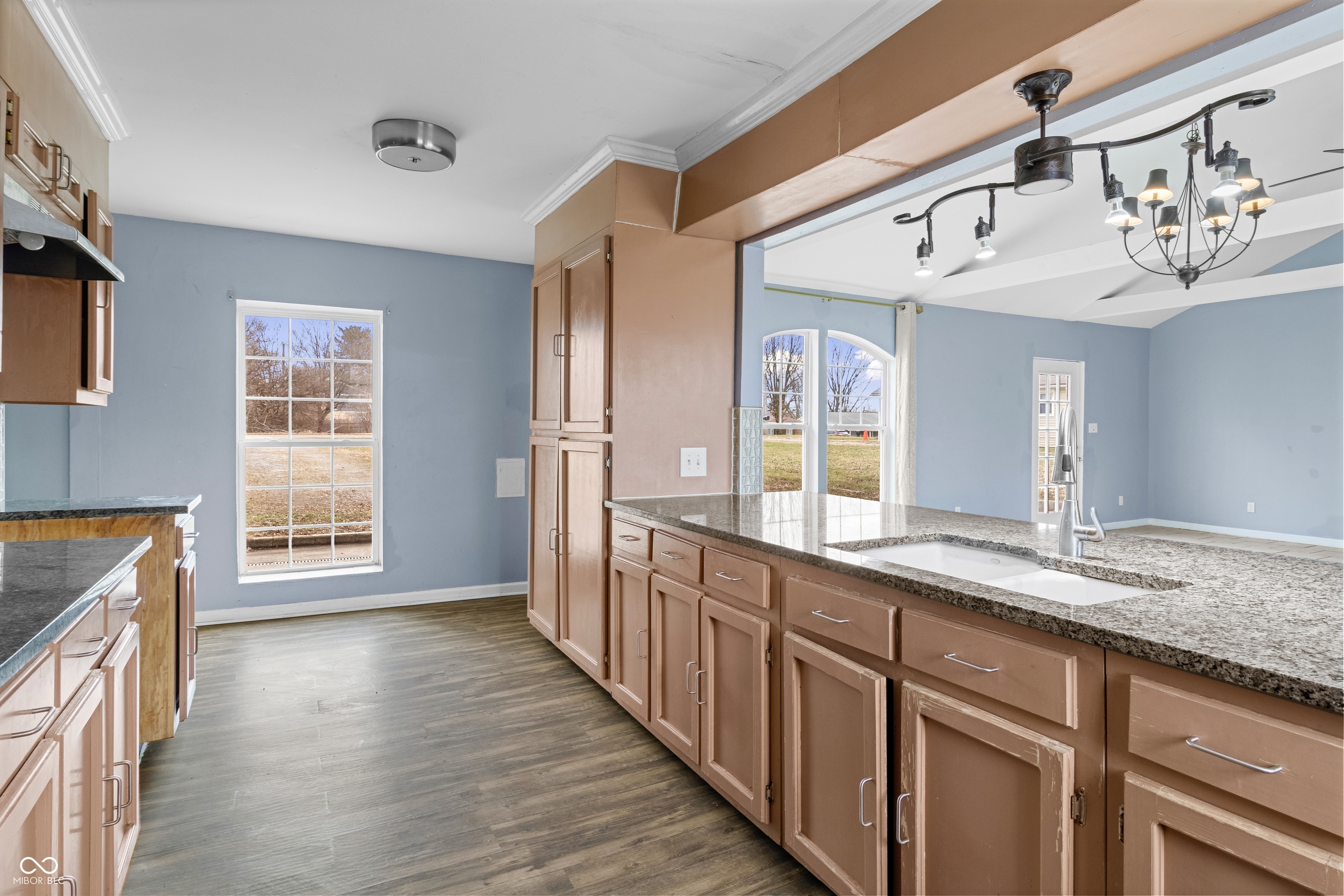 1736 N Graham Avenue