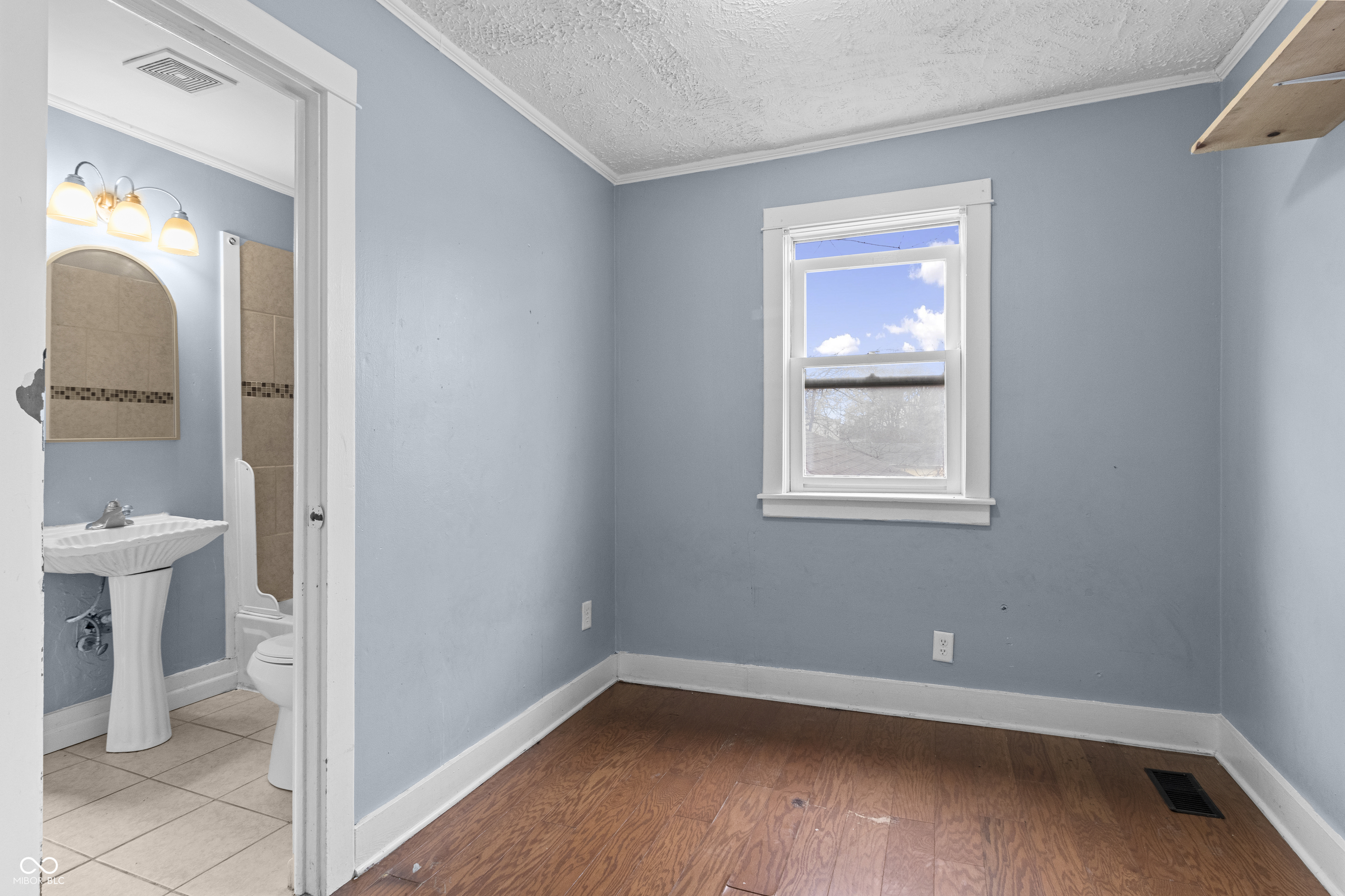 1736 N Graham Avenue