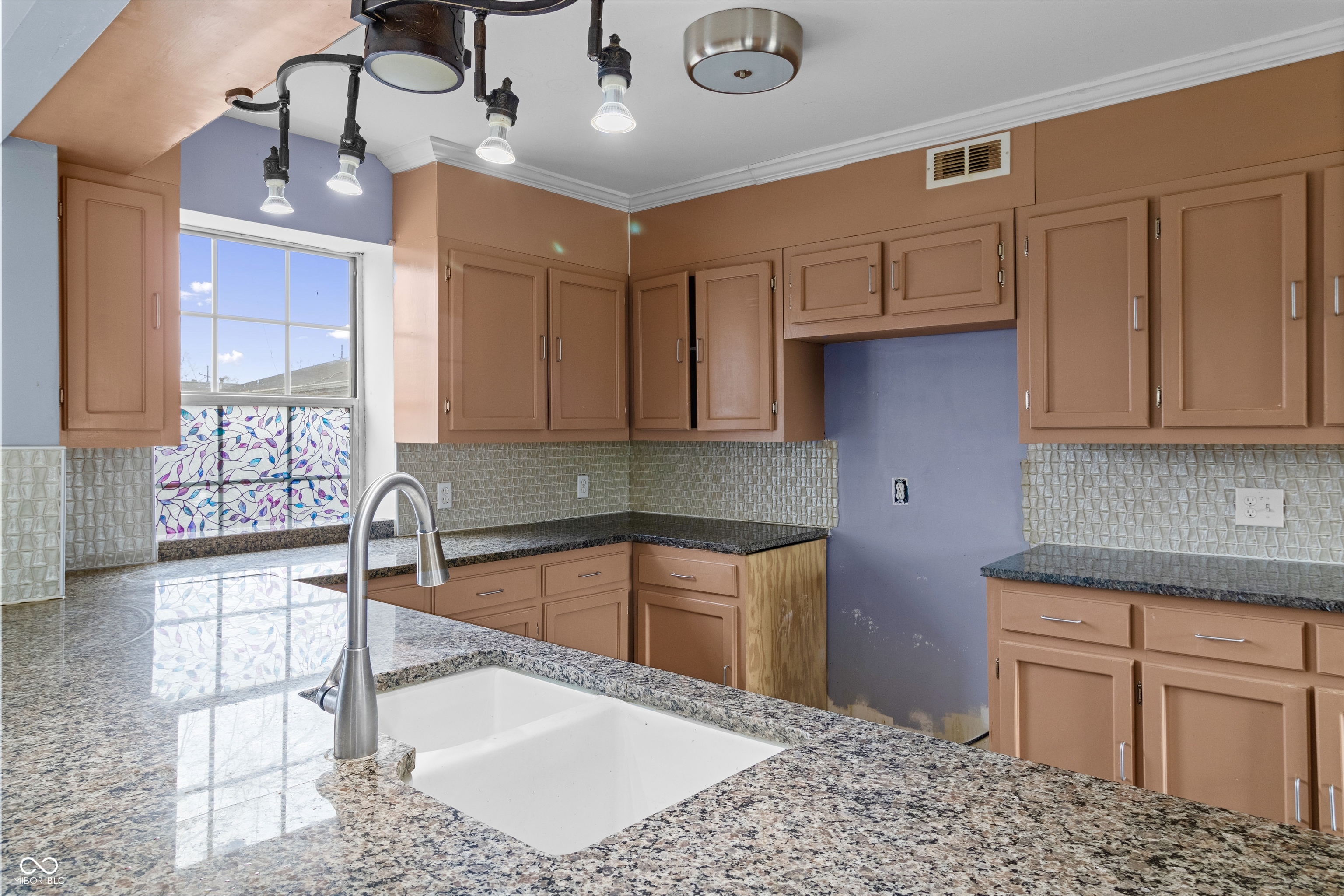 1736 N Graham Avenue