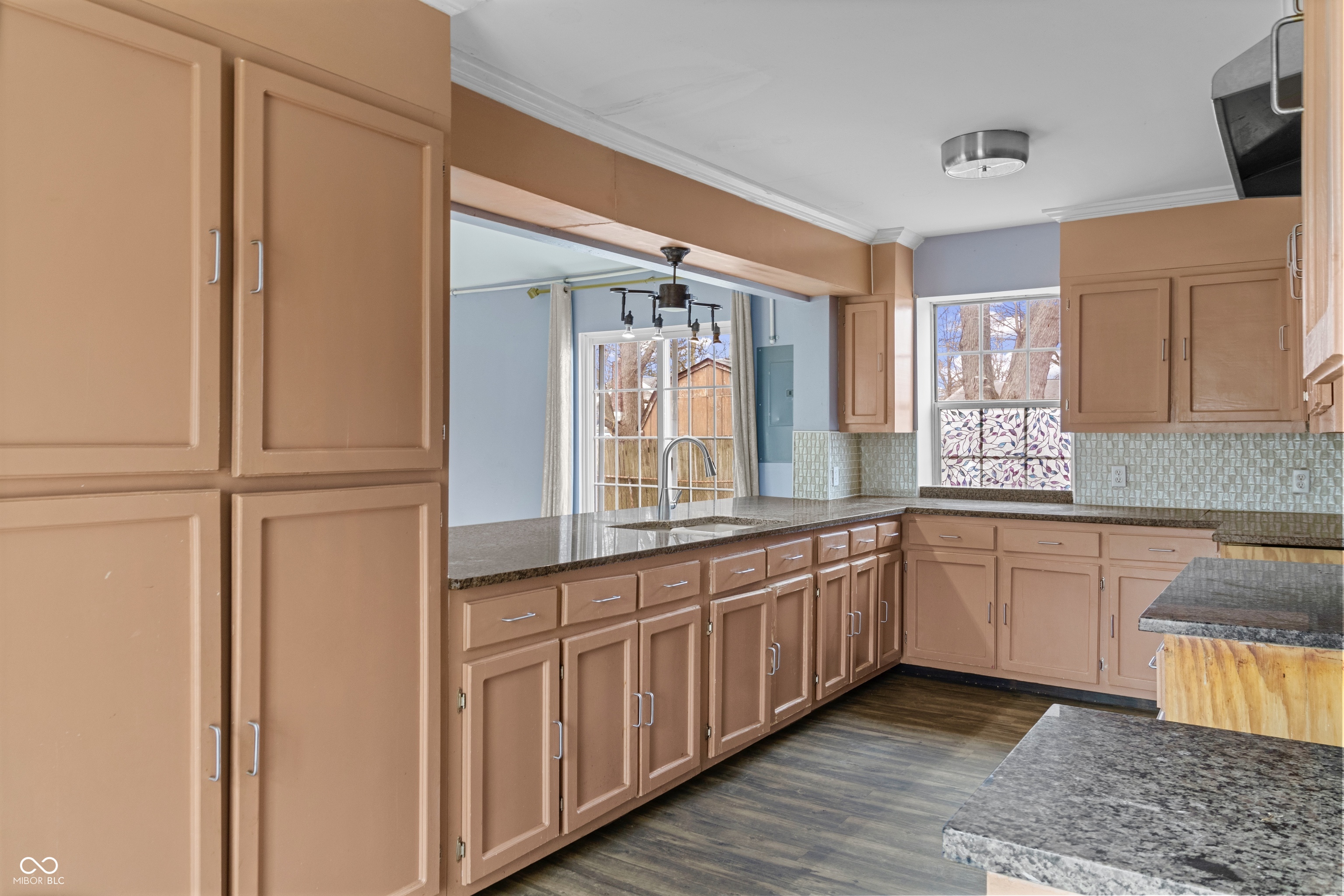 1736 N Graham Avenue