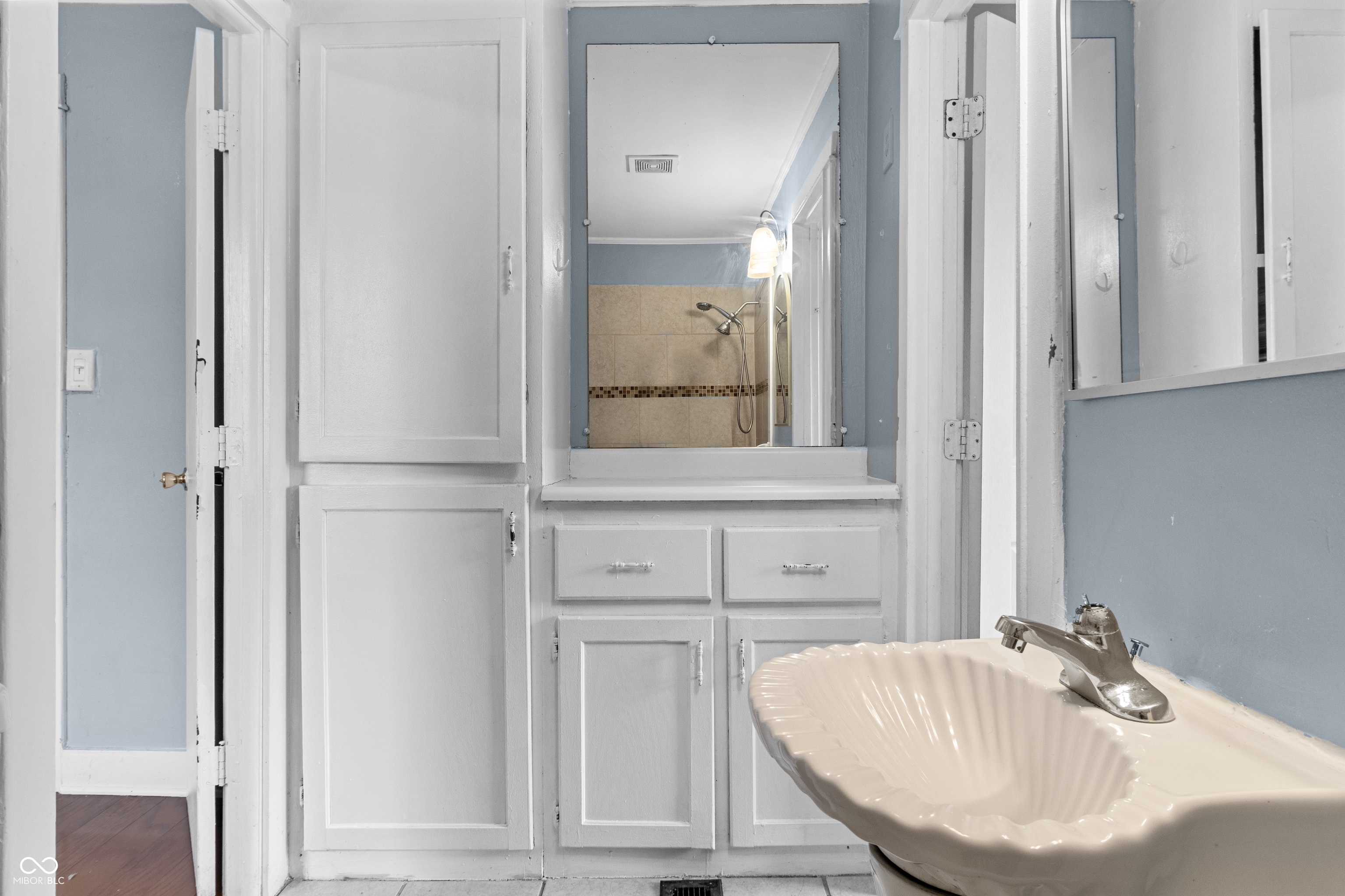 1736 N Graham Avenue