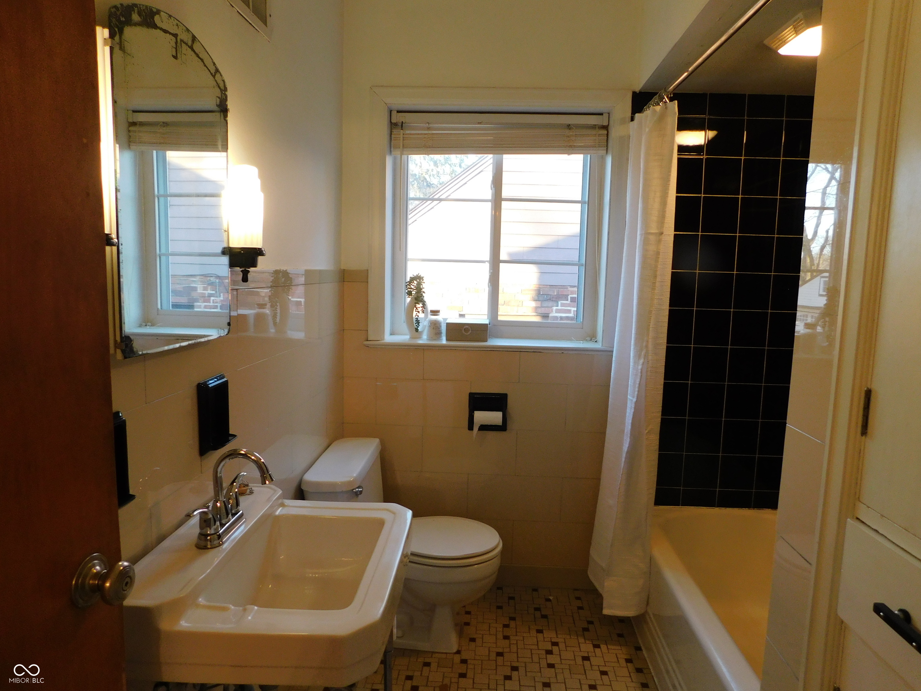 5510 N Illinois Street