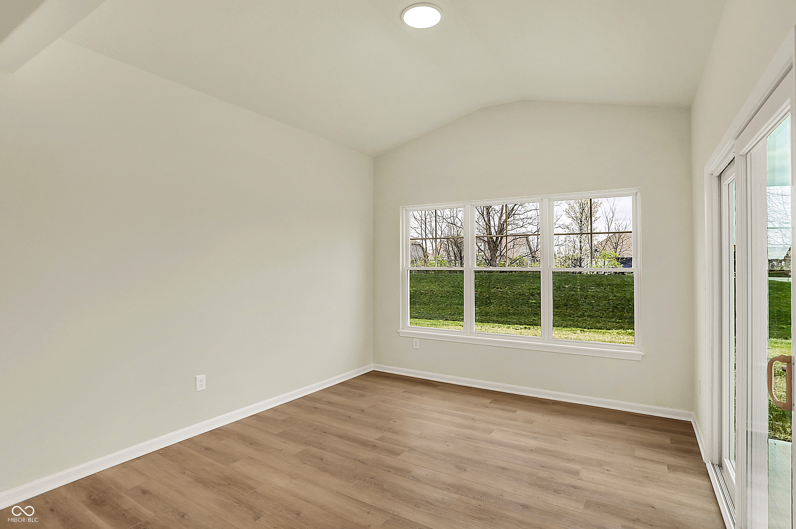 4087 Railhead Avenue