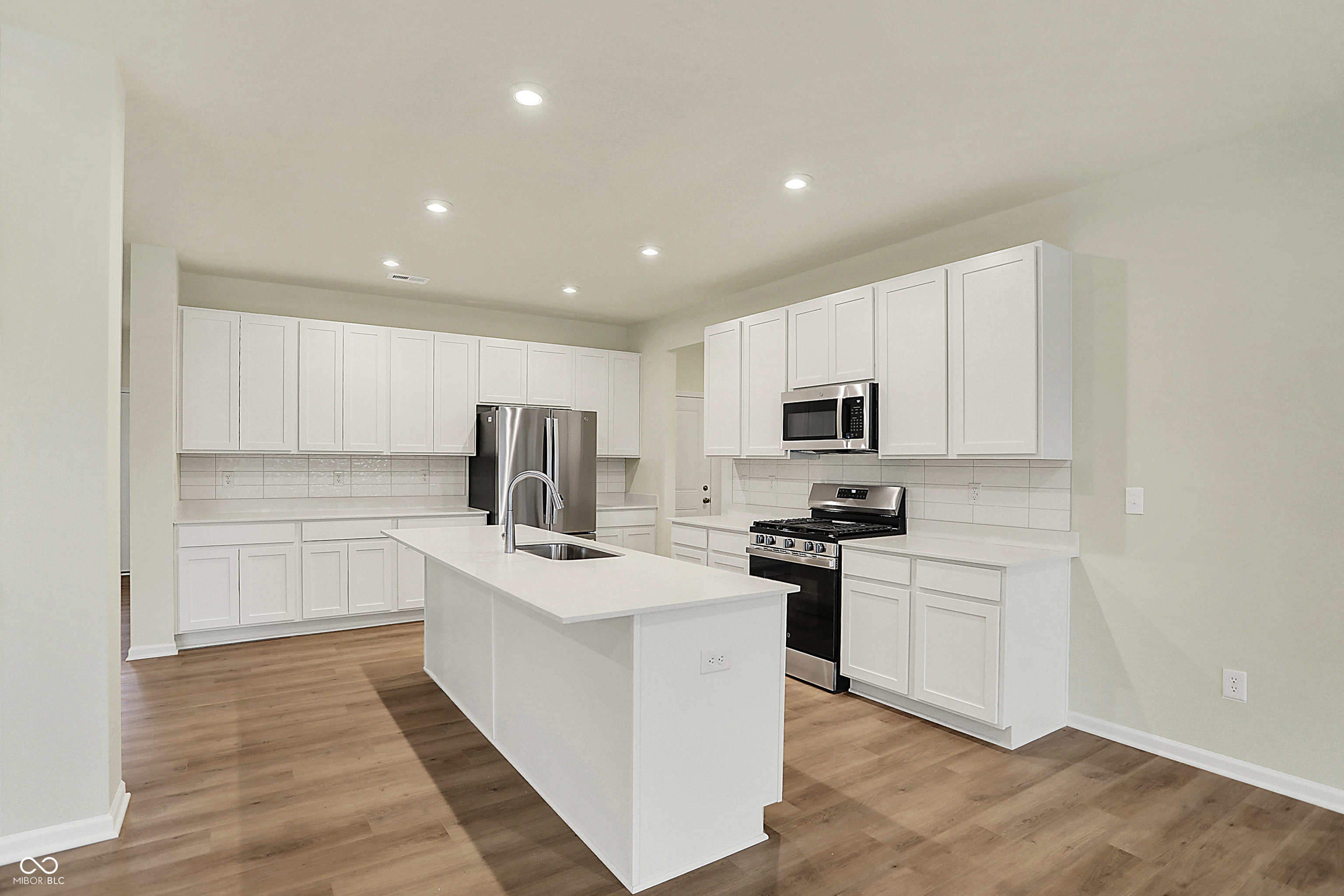 4087 Railhead Avenue