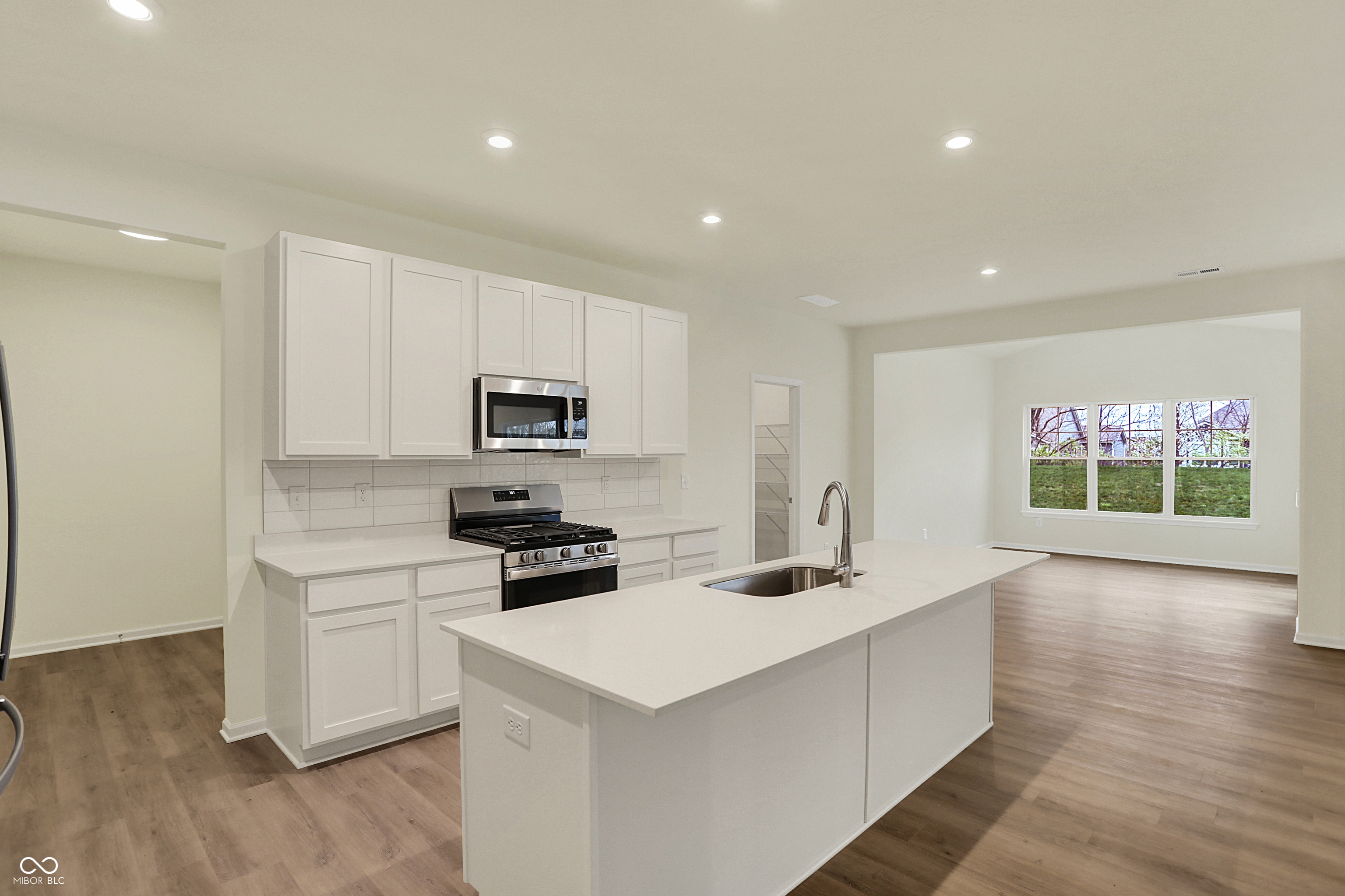 4087 Railhead Avenue