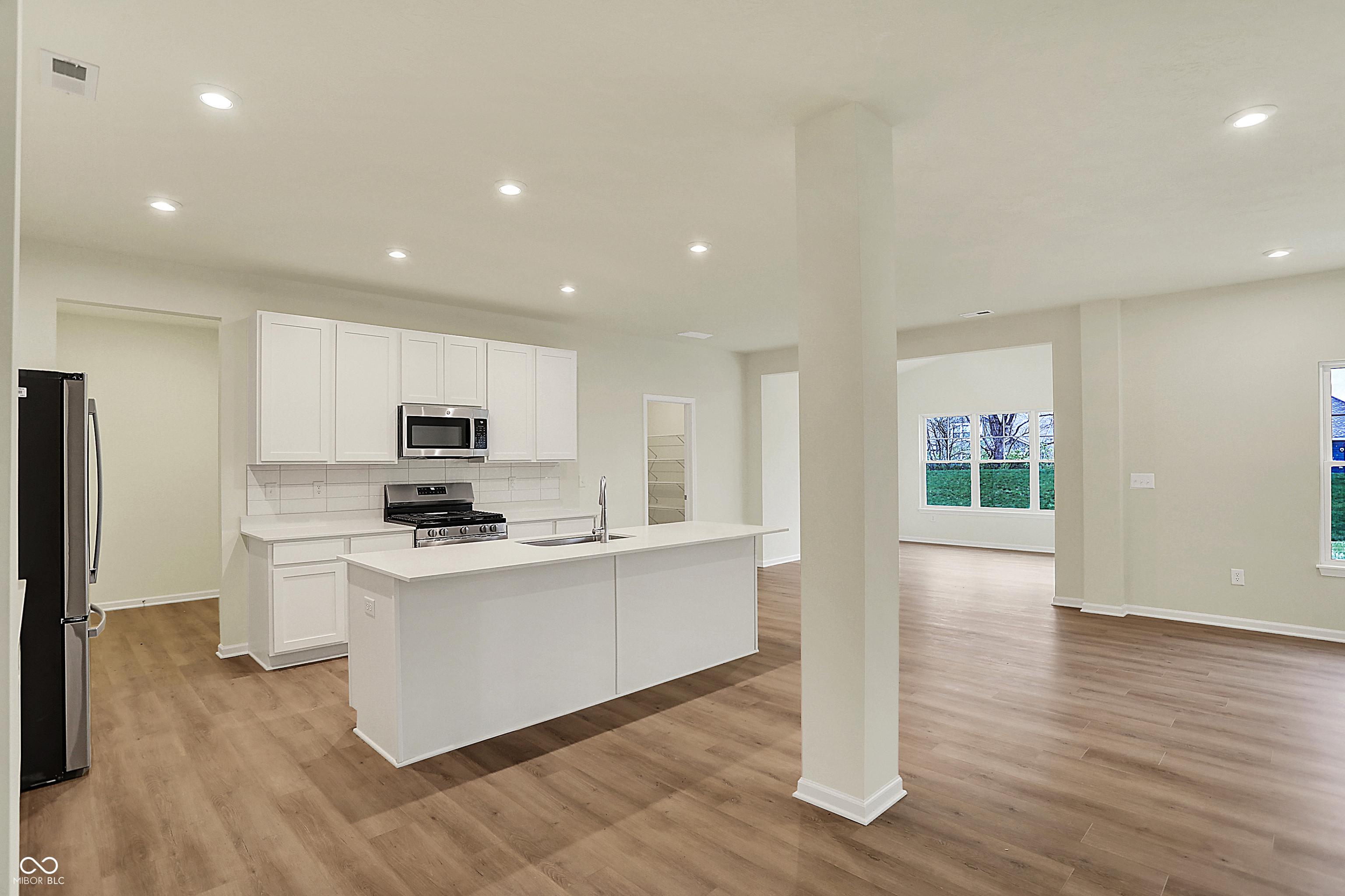 4087 Railhead Avenue